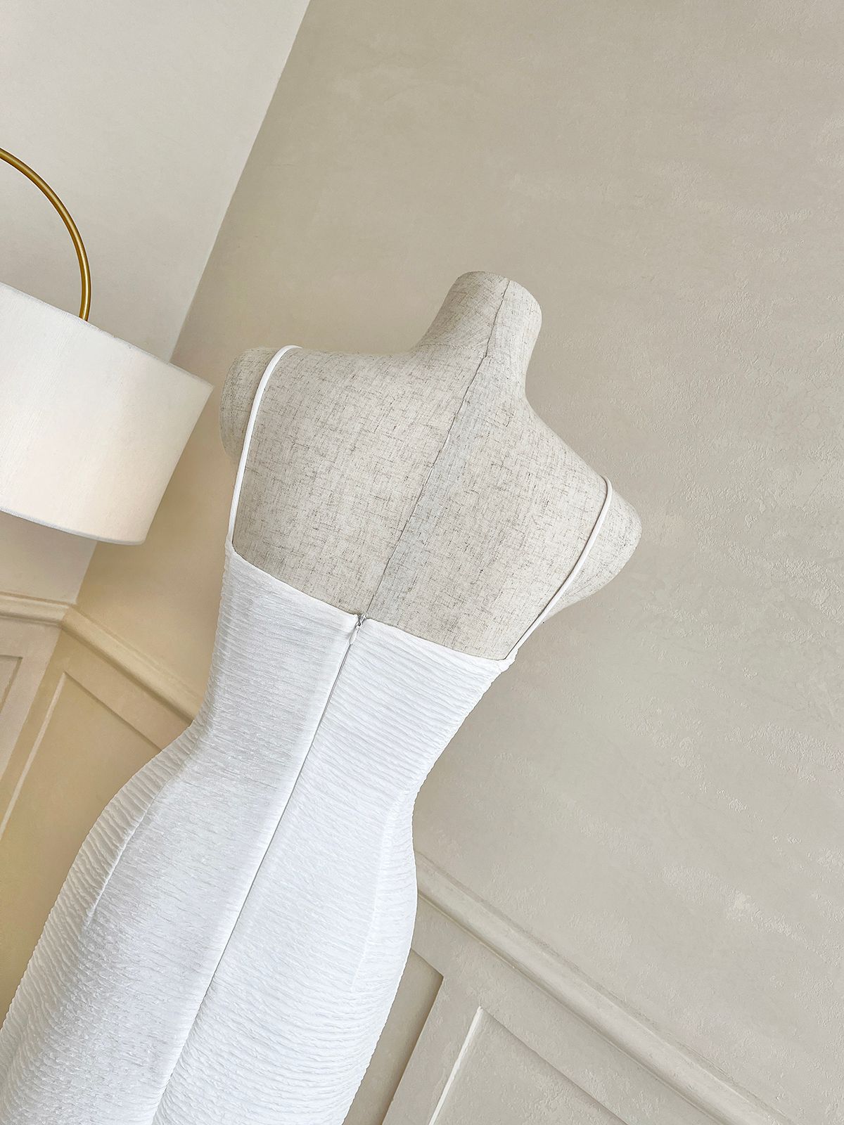 Đầm body 2 dây xoắn ngực xẻ tà-D2237