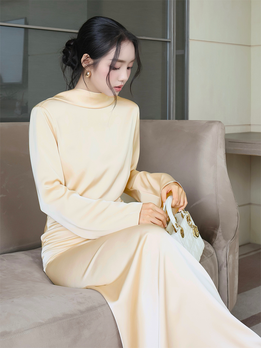 Áo kiểu tay dài vải lụa trượt - A4279A