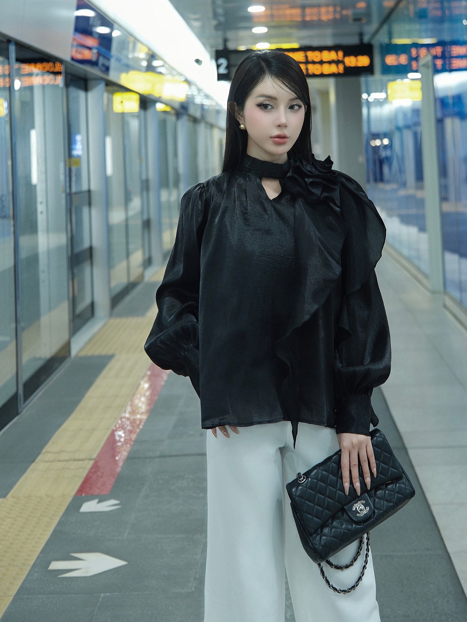 Áo kiểu công sở xếp hoa tua rua - A4274T