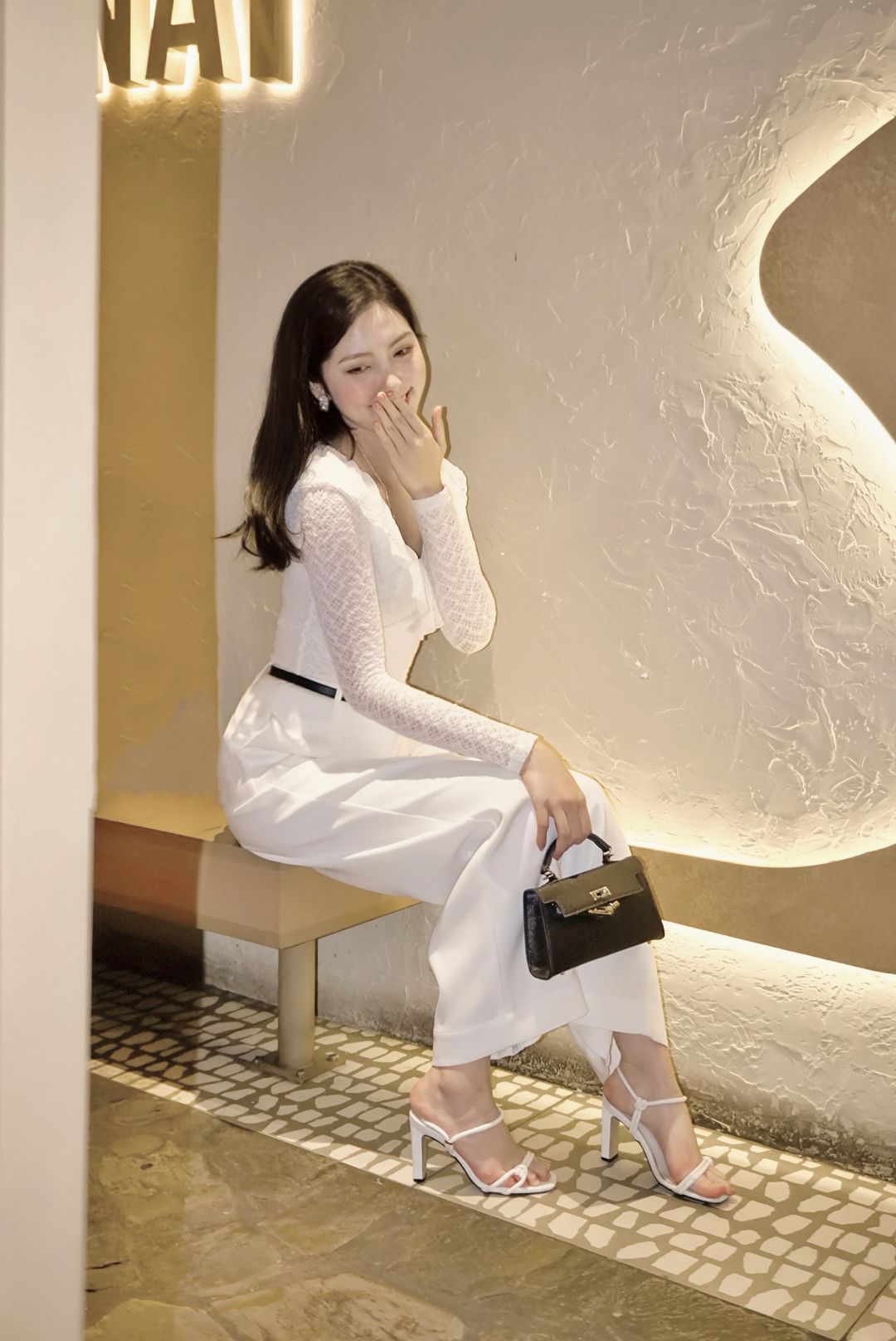 Áo kiểu tay dài cổ V viền bèo - A4225Q