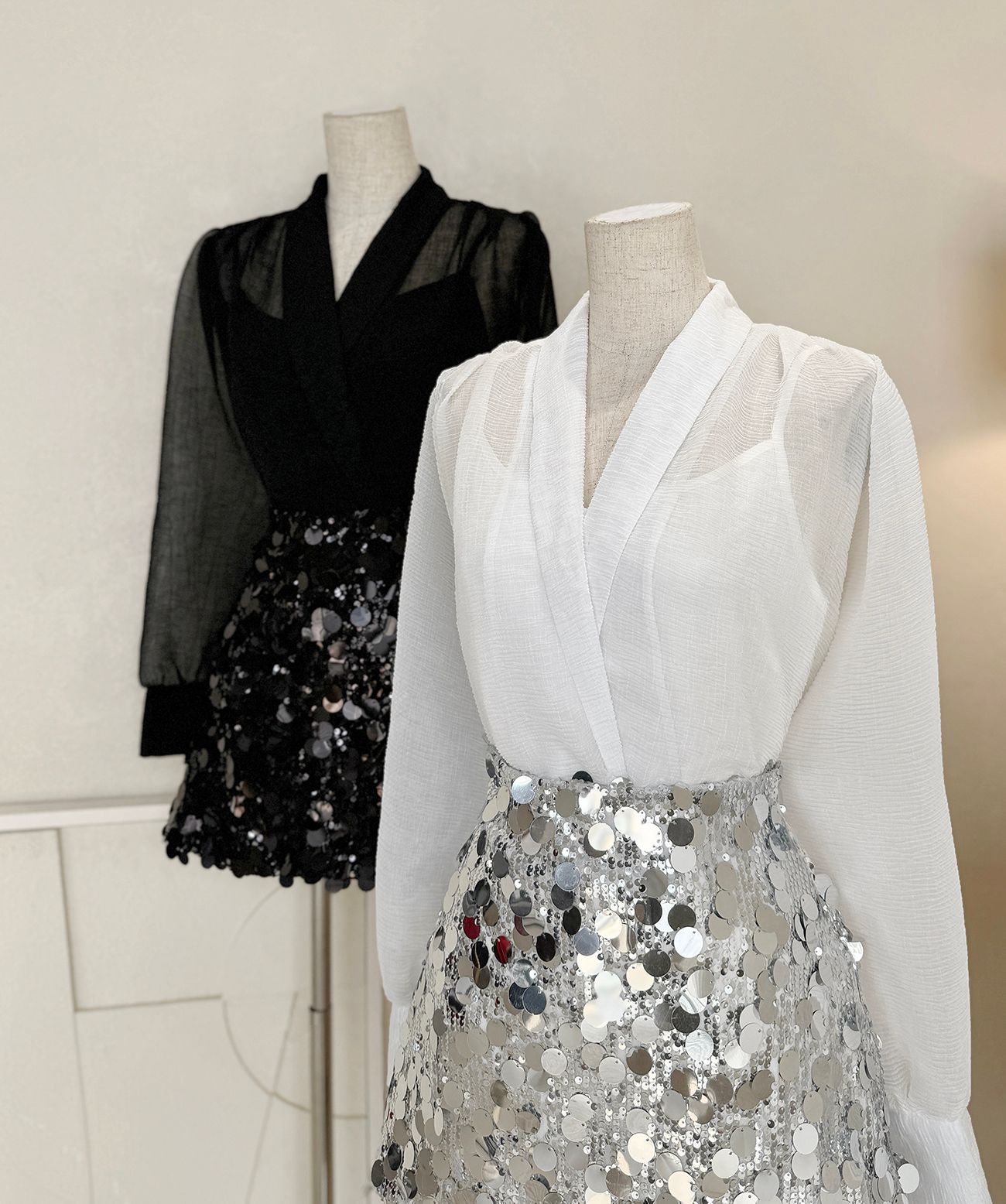 Set áo kiểu phối chân váy sequin - K2868