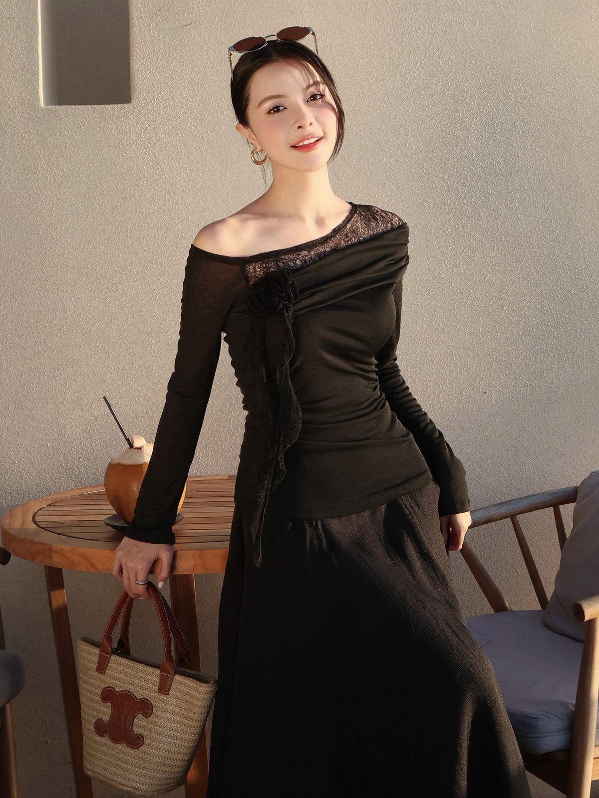 Áo kiểu vai lệch kết hoa vải - A4333B