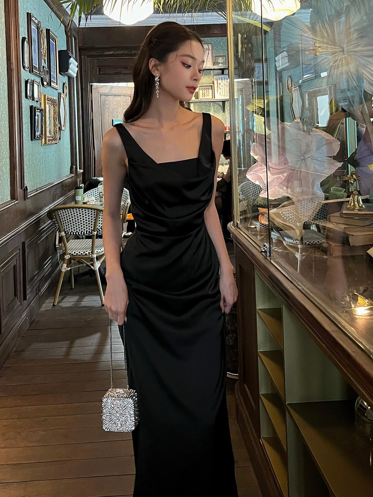 Đầm body lụa dài 2 dây cổ đổ - D2386