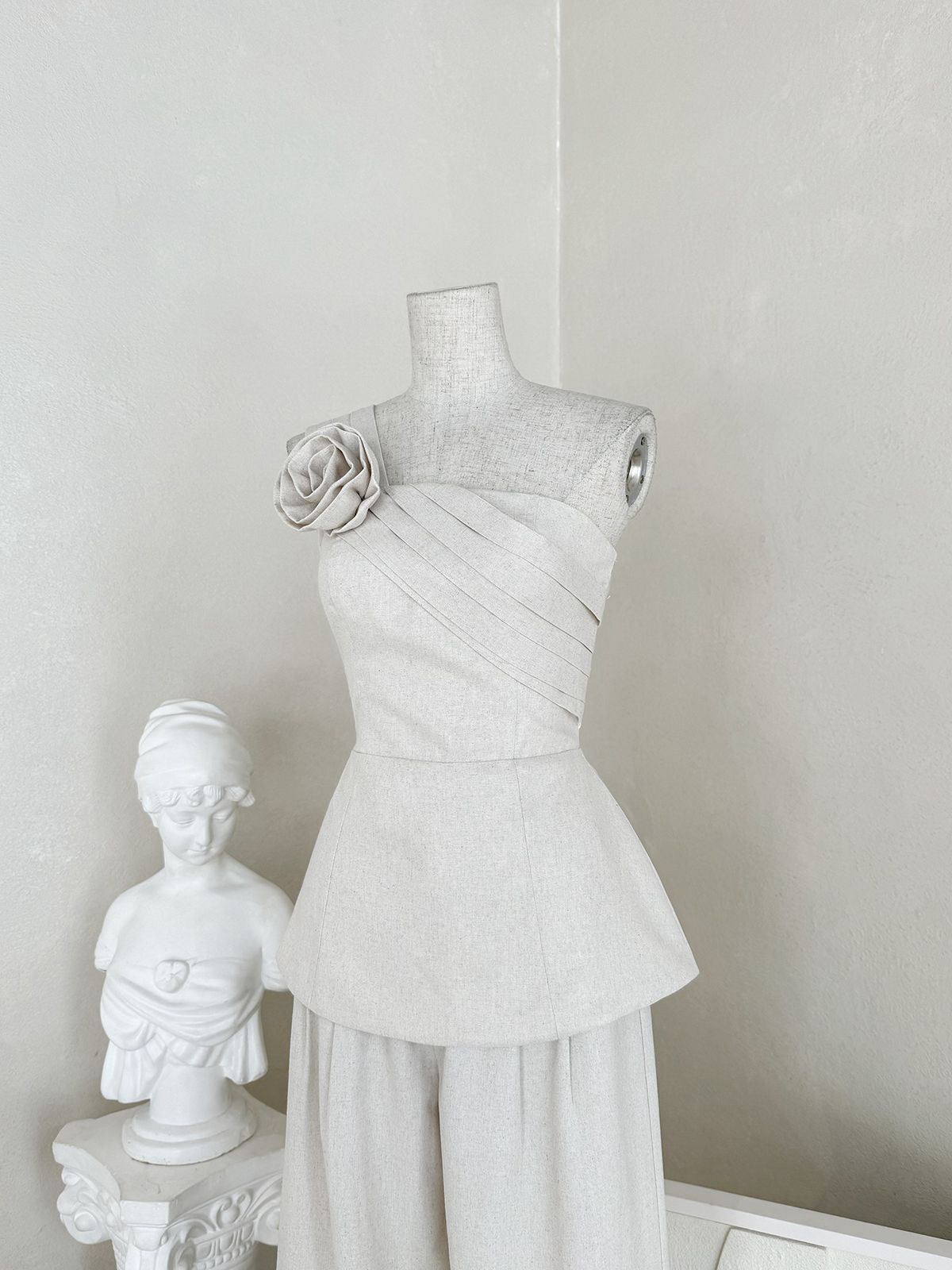 Áo kiểu peplum xếp vải chéo - A2568