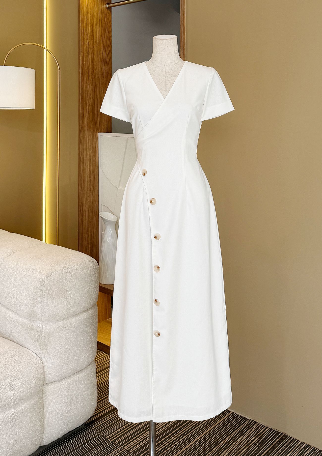 Đầm linen đắp vạt phối nút đá - D3097