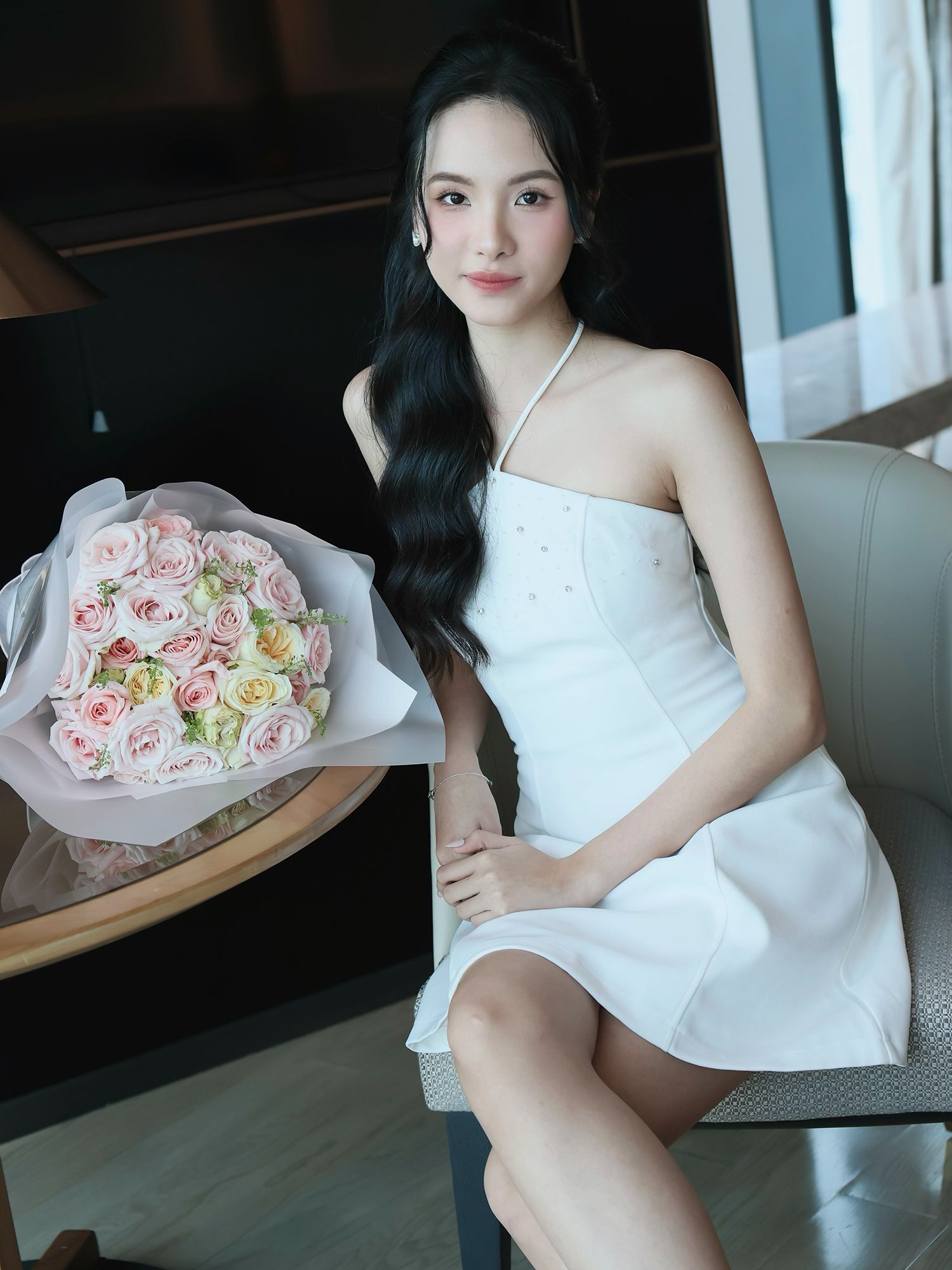 Đầm dự tiệc ngắn tùng xoè A cổ yếm kết đá sang trọng chất gold gân cao cấp-D4124A
