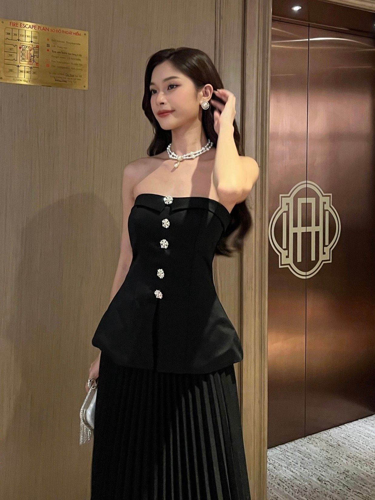 Áo kiểu peplum xẻ tà có cúp ngực - A2607