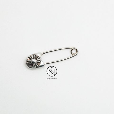 khuyên tai Chrome Hearts CH safety pin small earring