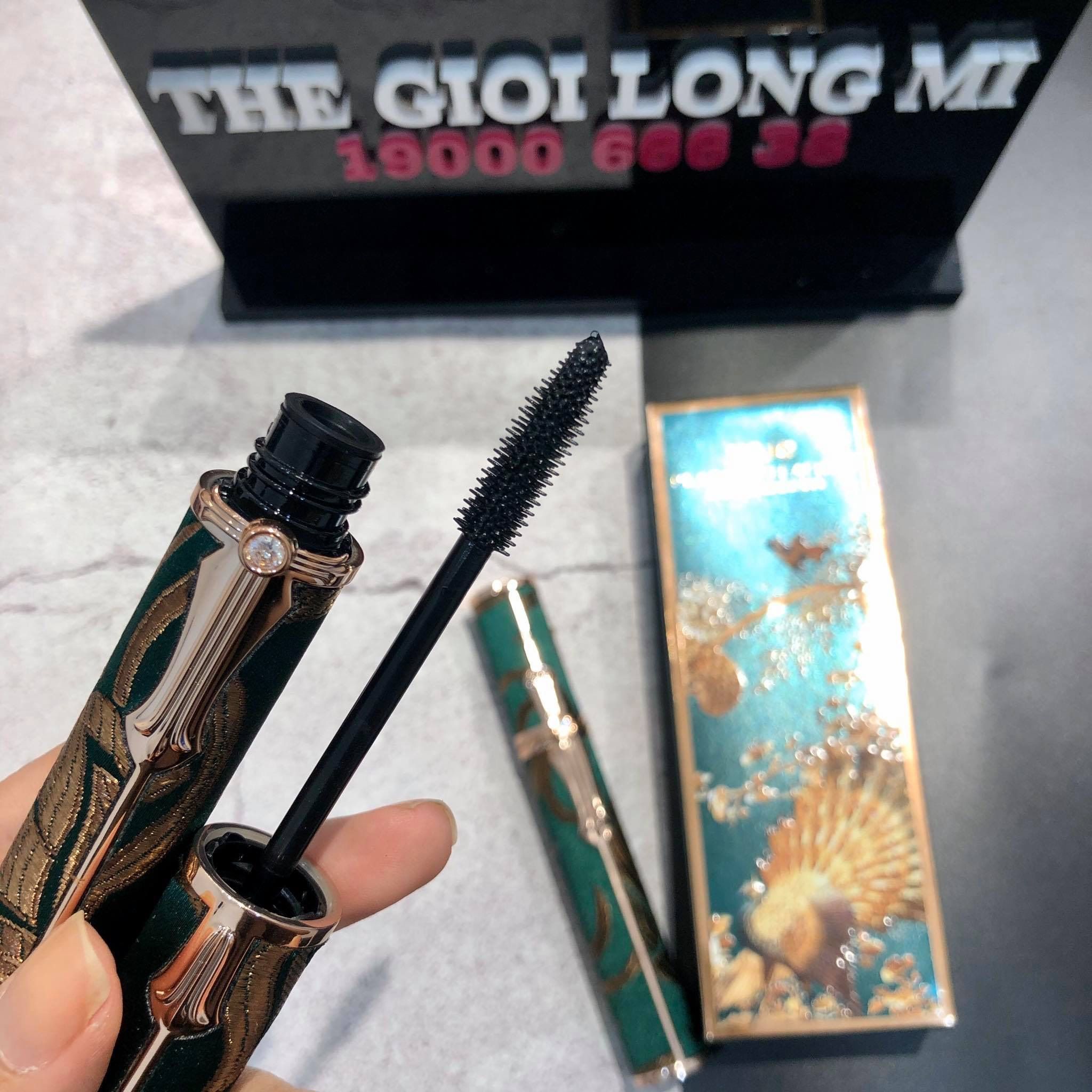  HOJO MASCARA CÔNG XANH LÁ 