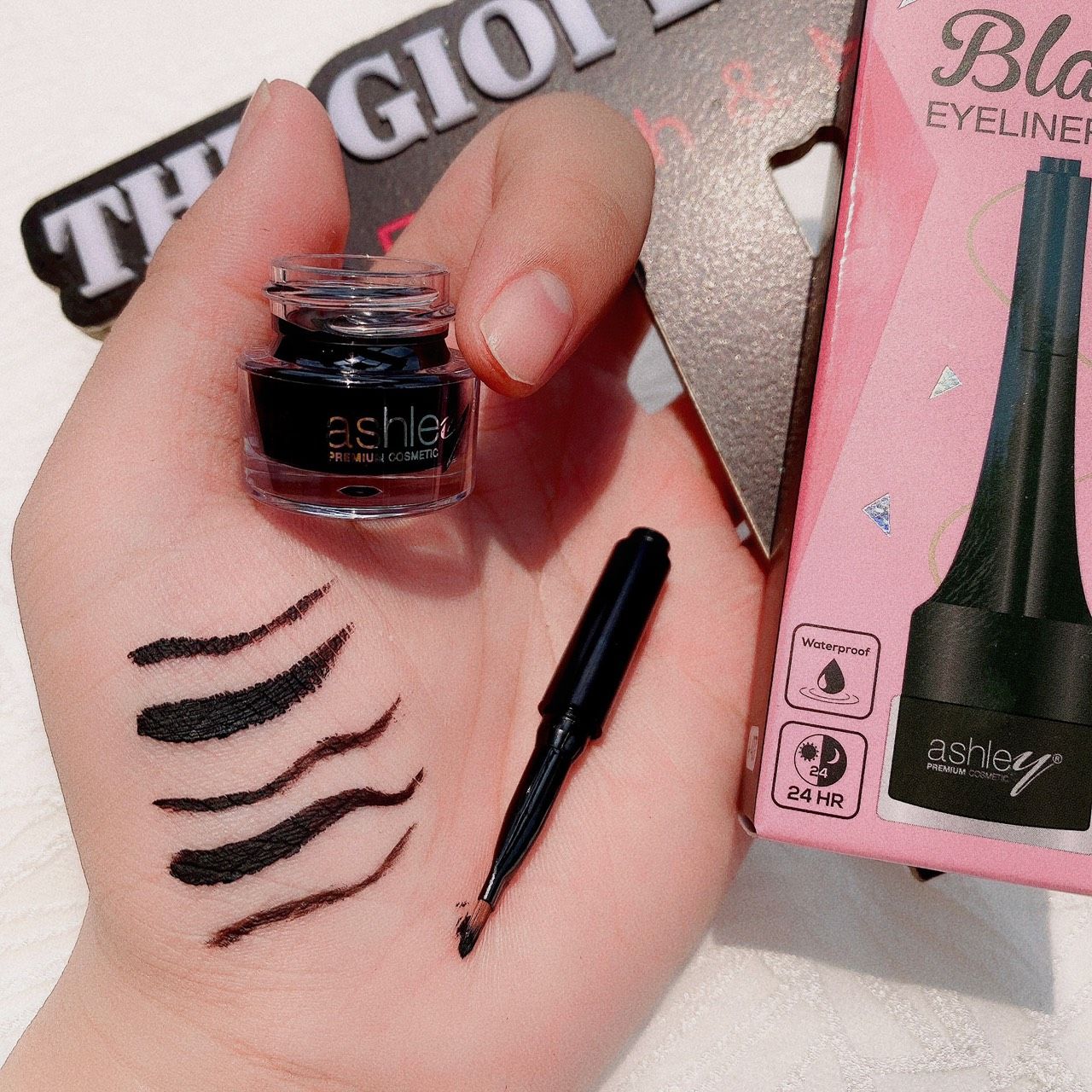 ASHLEY BLACK EYELINER GEL
