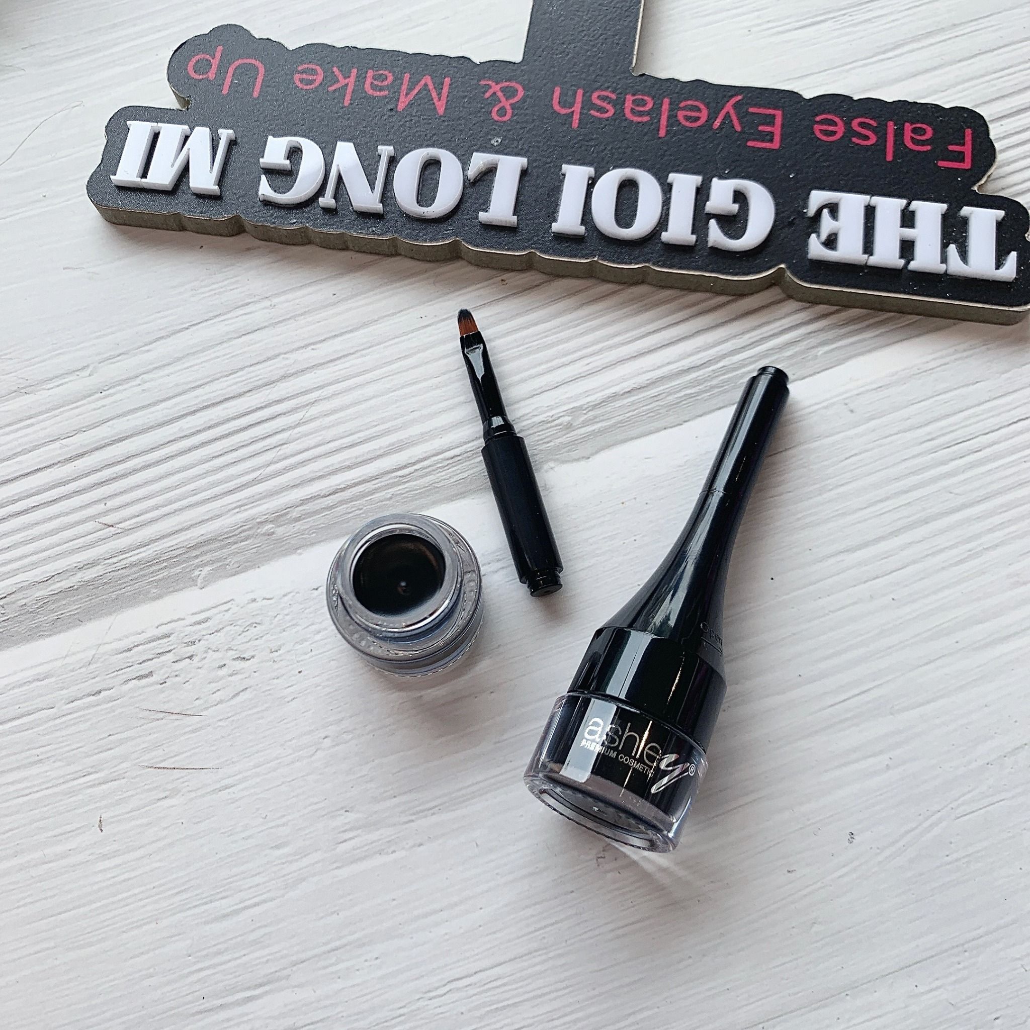 ASHLEY BLACK EYELINER GEL
