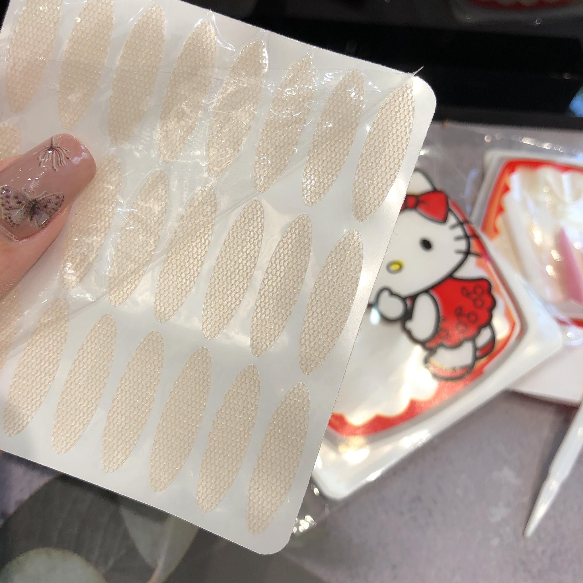 MÍ LƯỚI HELLO KITTY ĐỎ