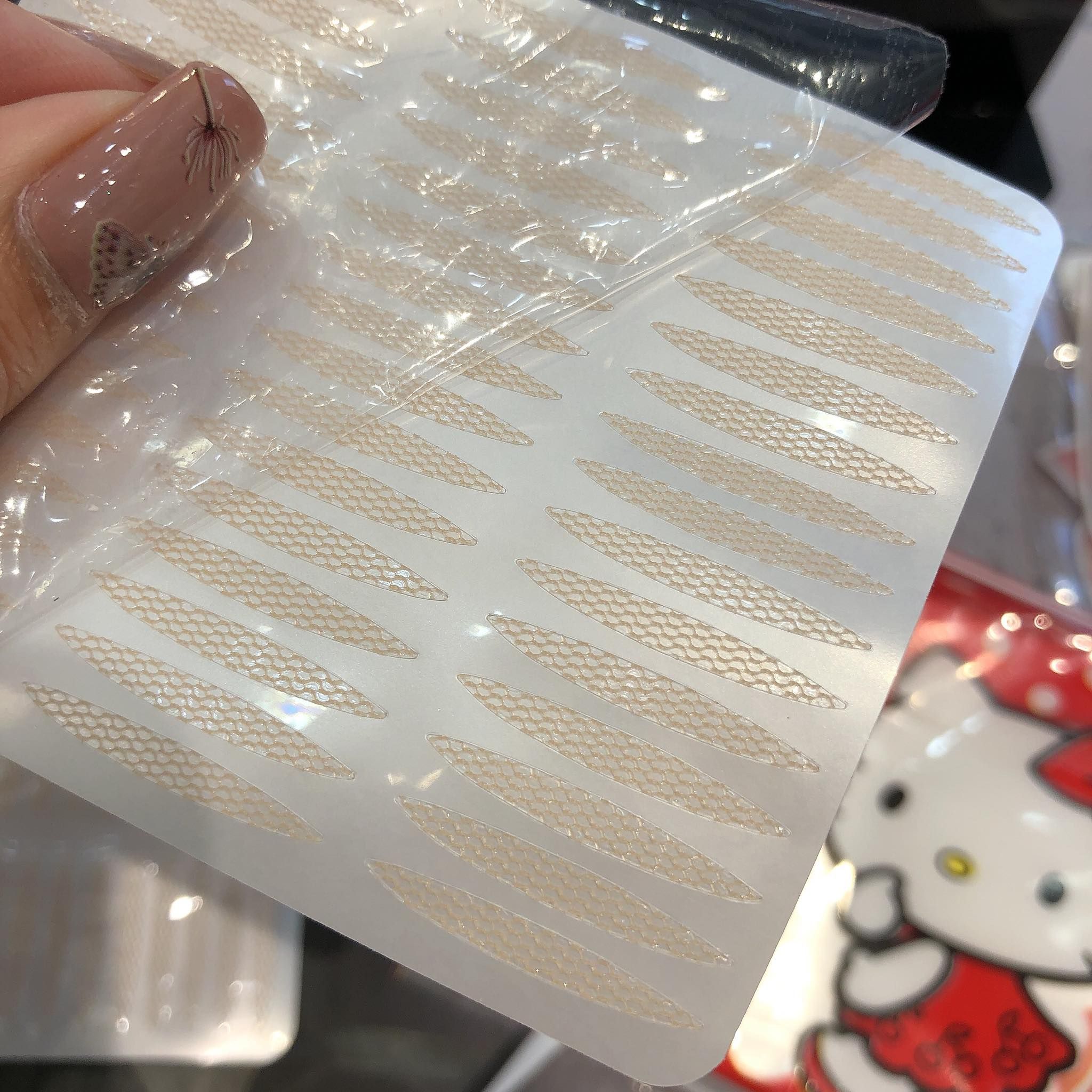 MÍ LƯỚI HELLO KITTY ĐỎ