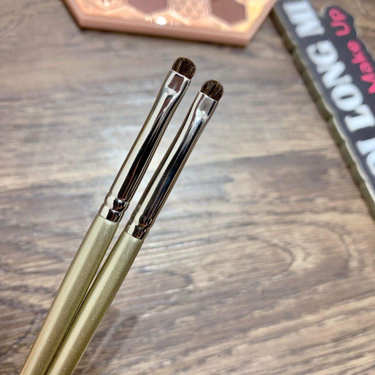 CỌ TÁN EYELINER THÂN VÀNG ĐỒNG TGLM