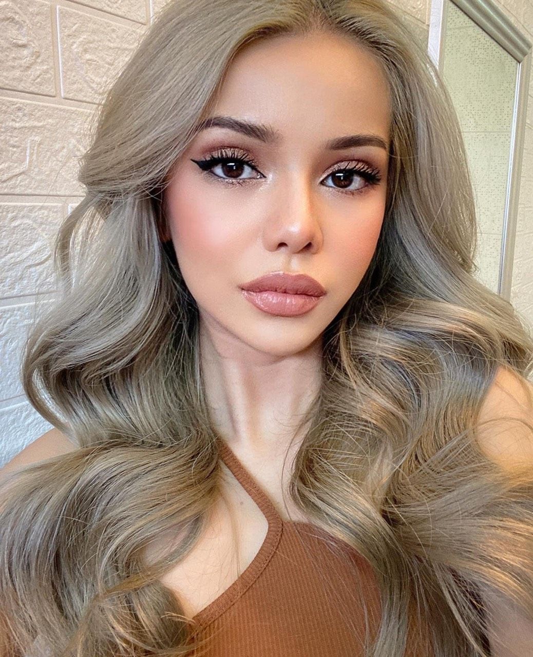 SUPER MATTE KEM NỀN MATTE DẠNG CHAI XỊT SUPER SHADES