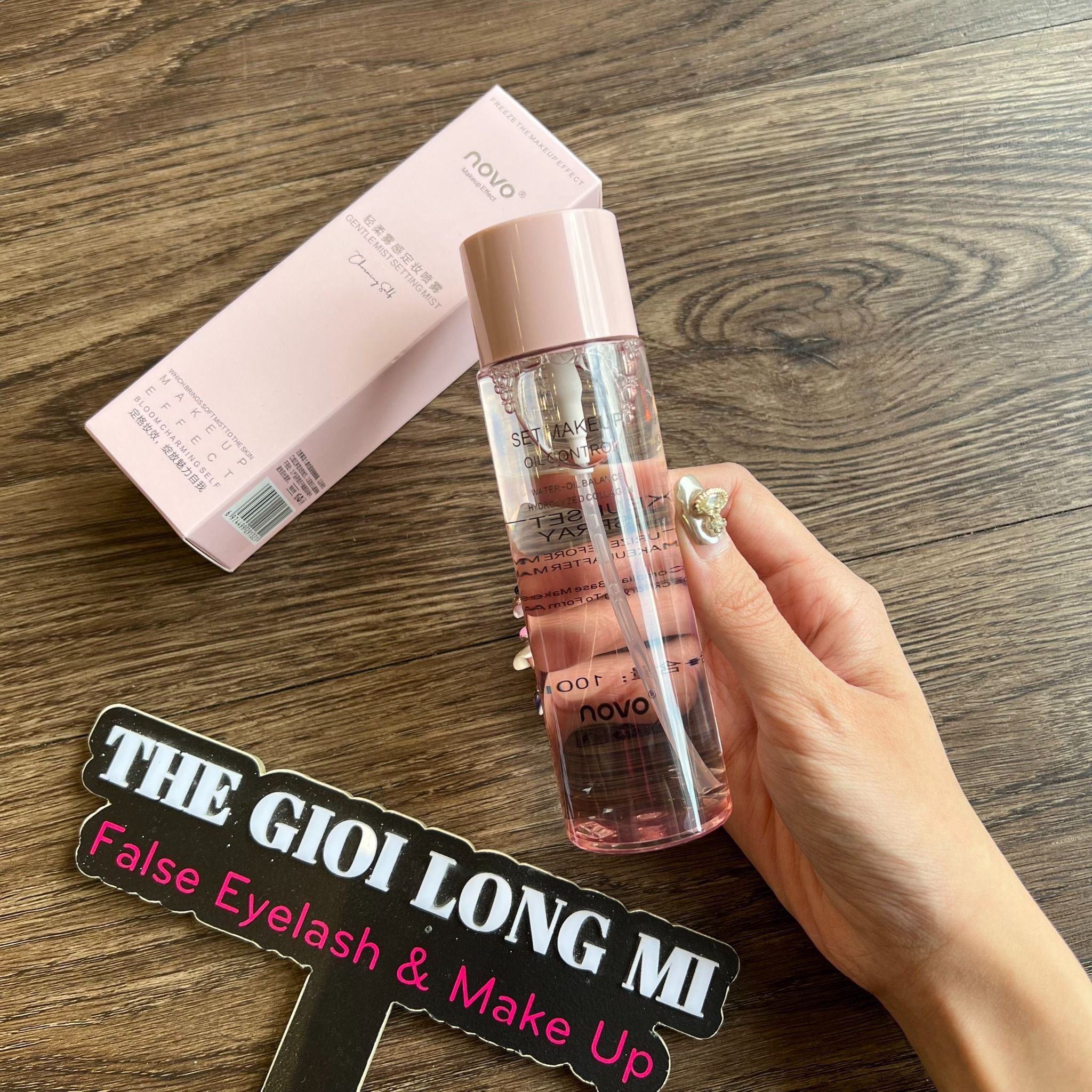 GENTLE MIST XỊT KHÓA NỀN NOVO NẮP HỒNG