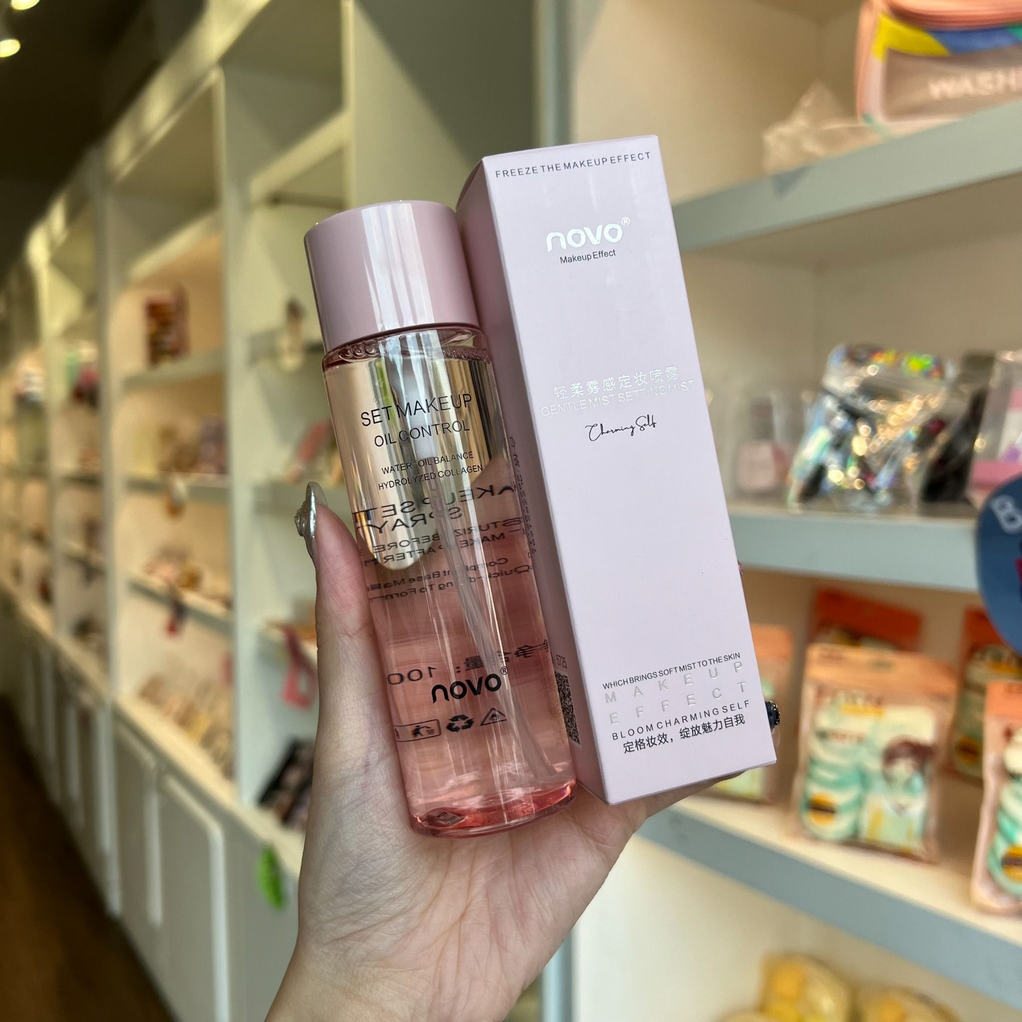 GENTLE MIST XỊT KHÓA NỀN NOVO NẮP HỒNG