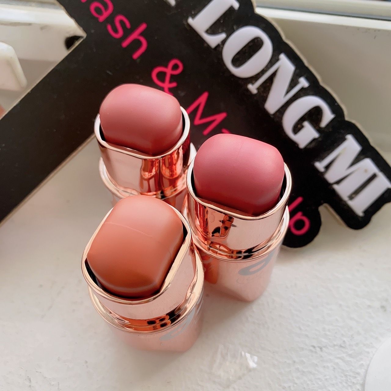 MOUSSE MÁ HỒNG DẠNG THỎI O-TWO-O