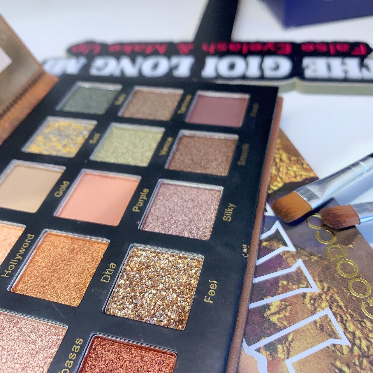 NAKED BẢNG PHẤN MẮT 18 Ô GOODCO