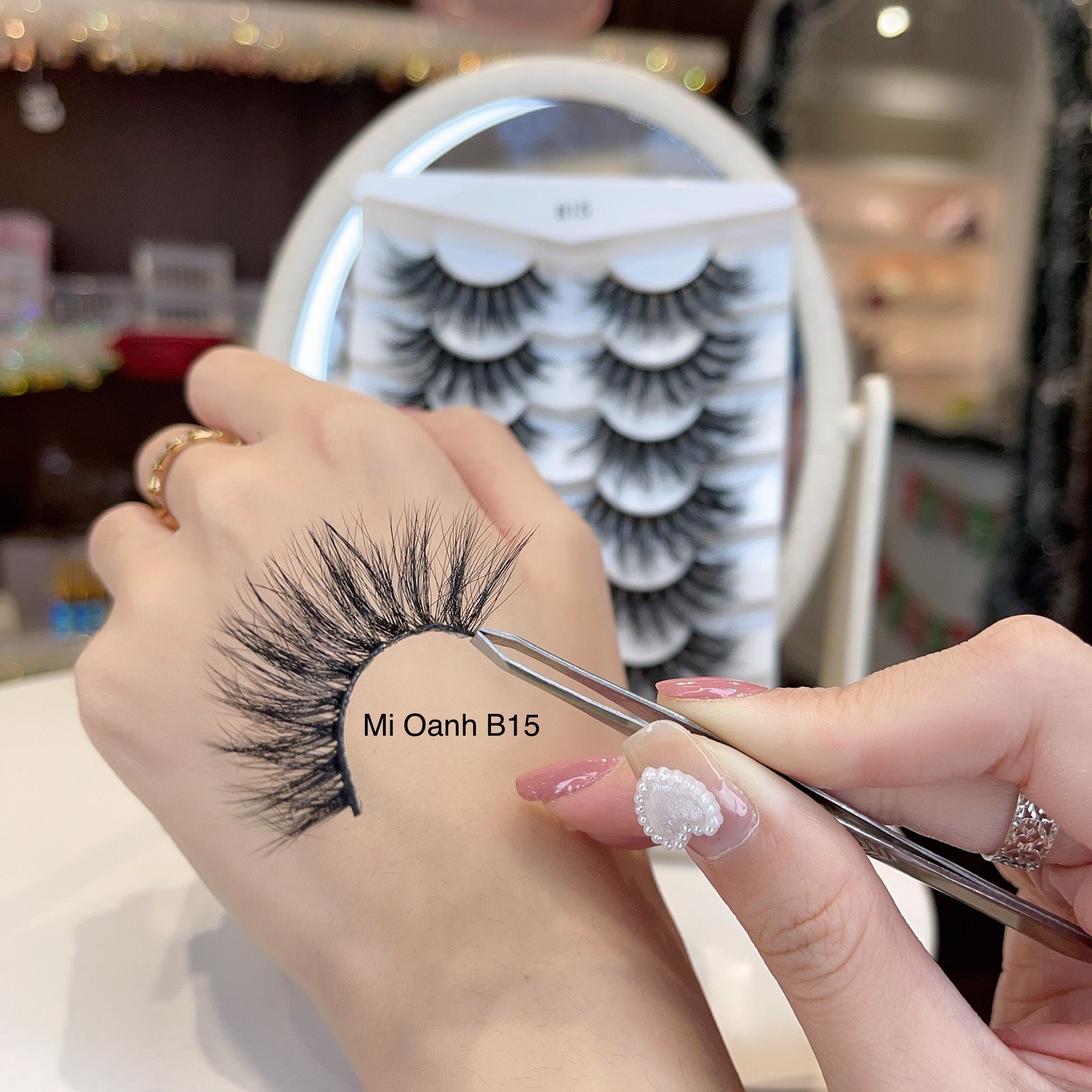 B15 hộp lông mi lông chồn 7 cặp kiểu dáng 5D trang điểm tone tây thương hiệu Mi Oanh