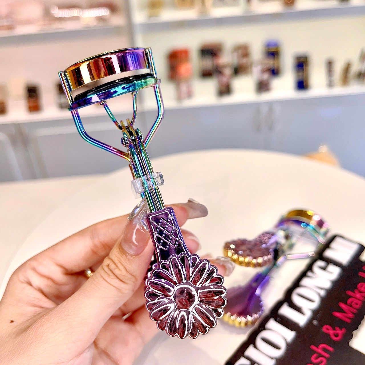 Purple Daisy bấm mi cán thép hình hoa cúc màu tím thương hiệu Yuexiu