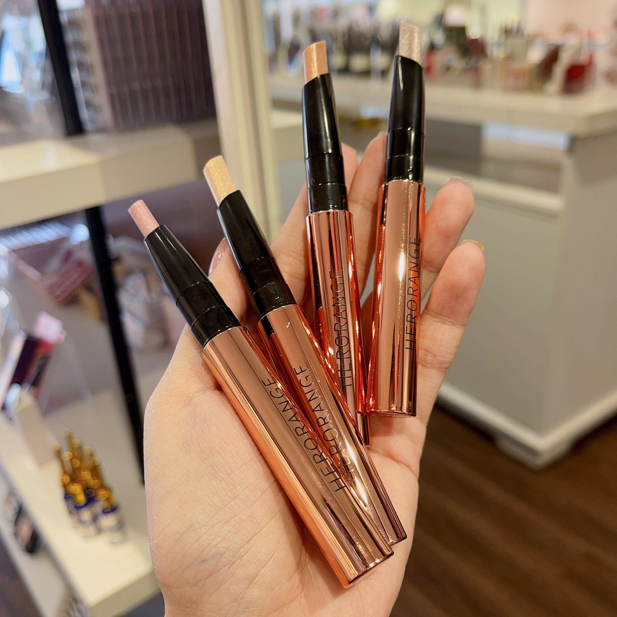 BÚT NHŨ SÁP DẠNG VẶN THƯƠNG HIỆU HERORANGE