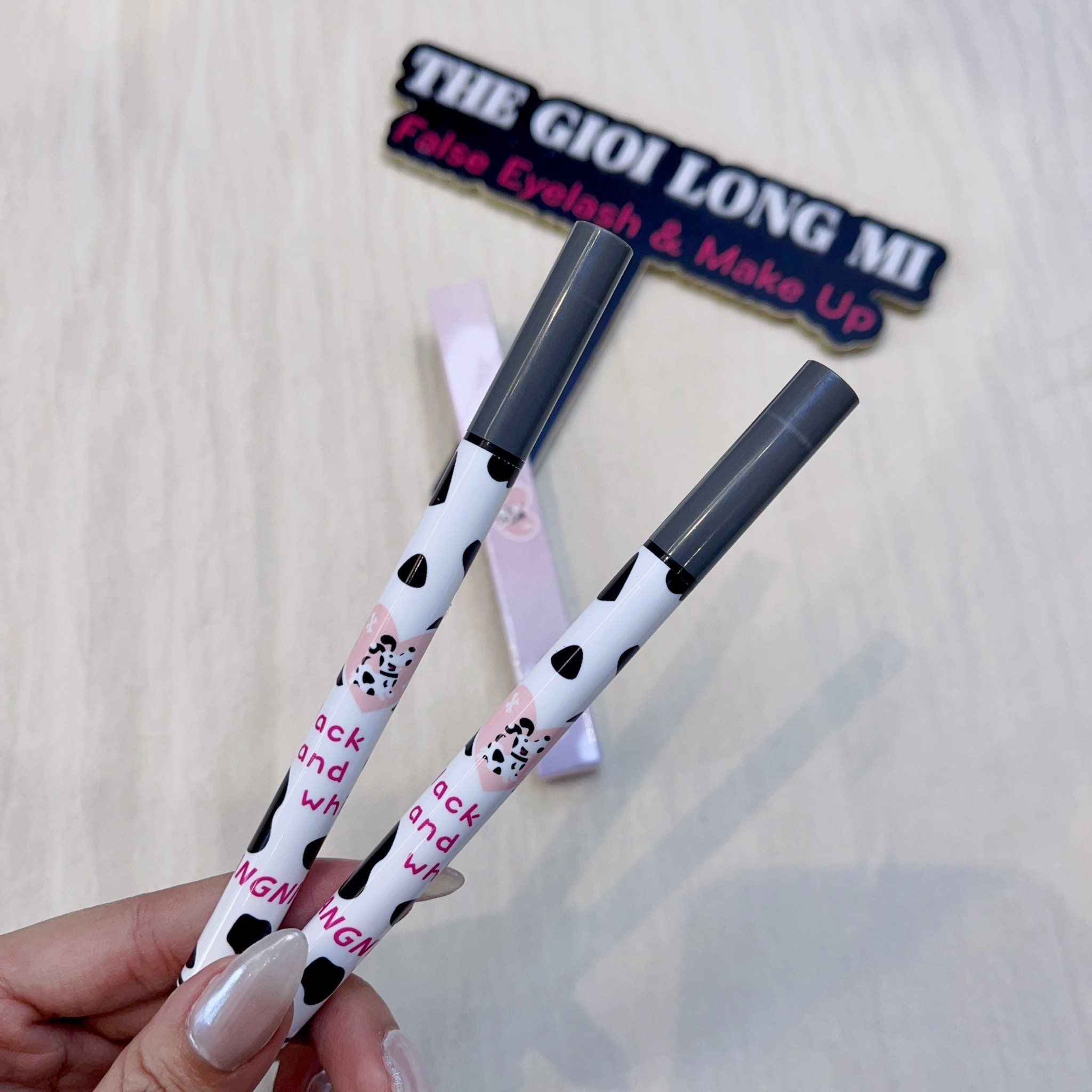 Dalmatian bút lông vẽ mắt đầu siêu nhỏ với họa tiết chú chó đốm xinh xắn thương hiệu Liangnishi