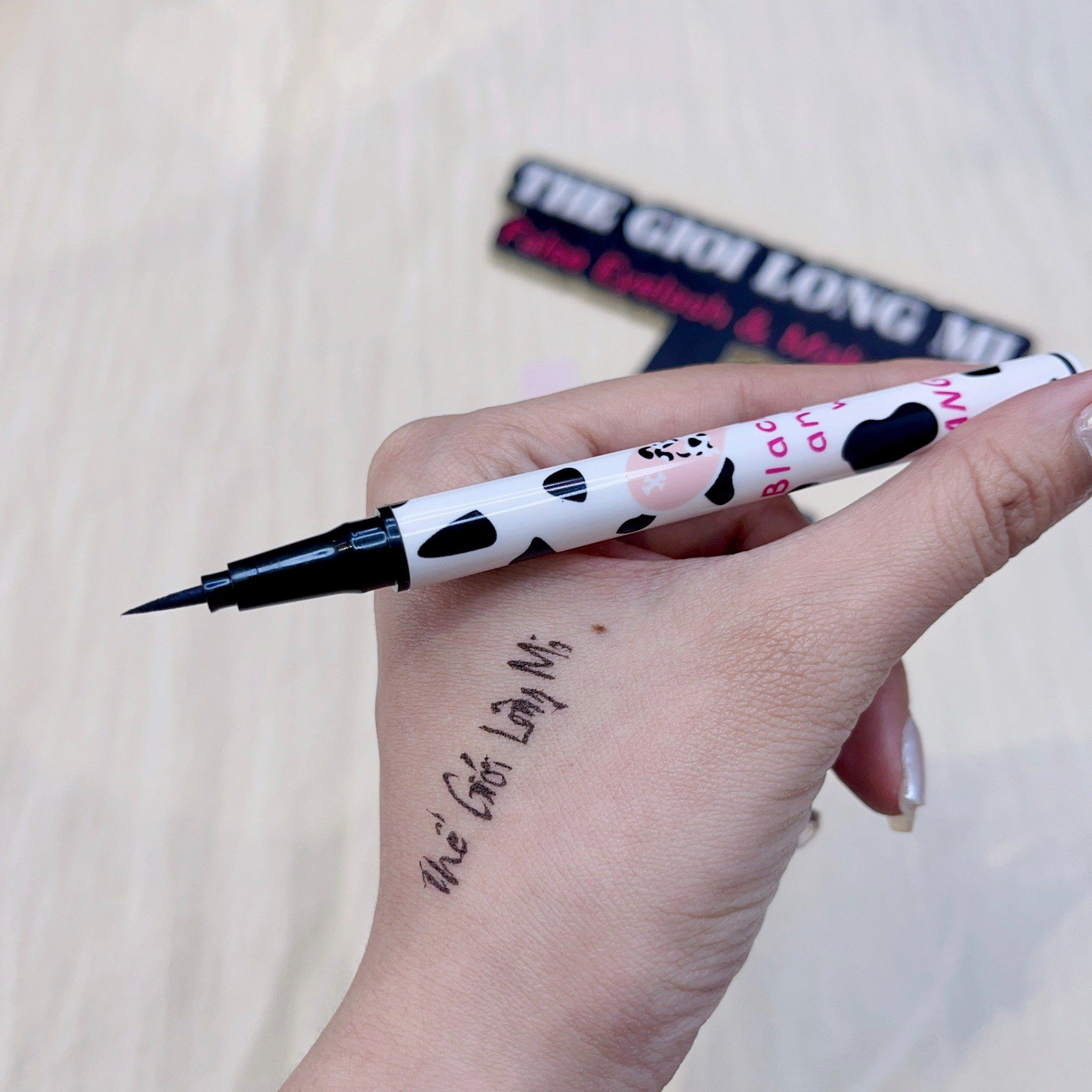 Dalmatian bút lông vẽ mắt đầu siêu nhỏ với họa tiết chú chó đốm xinh xắn thương hiệu Liangnishi