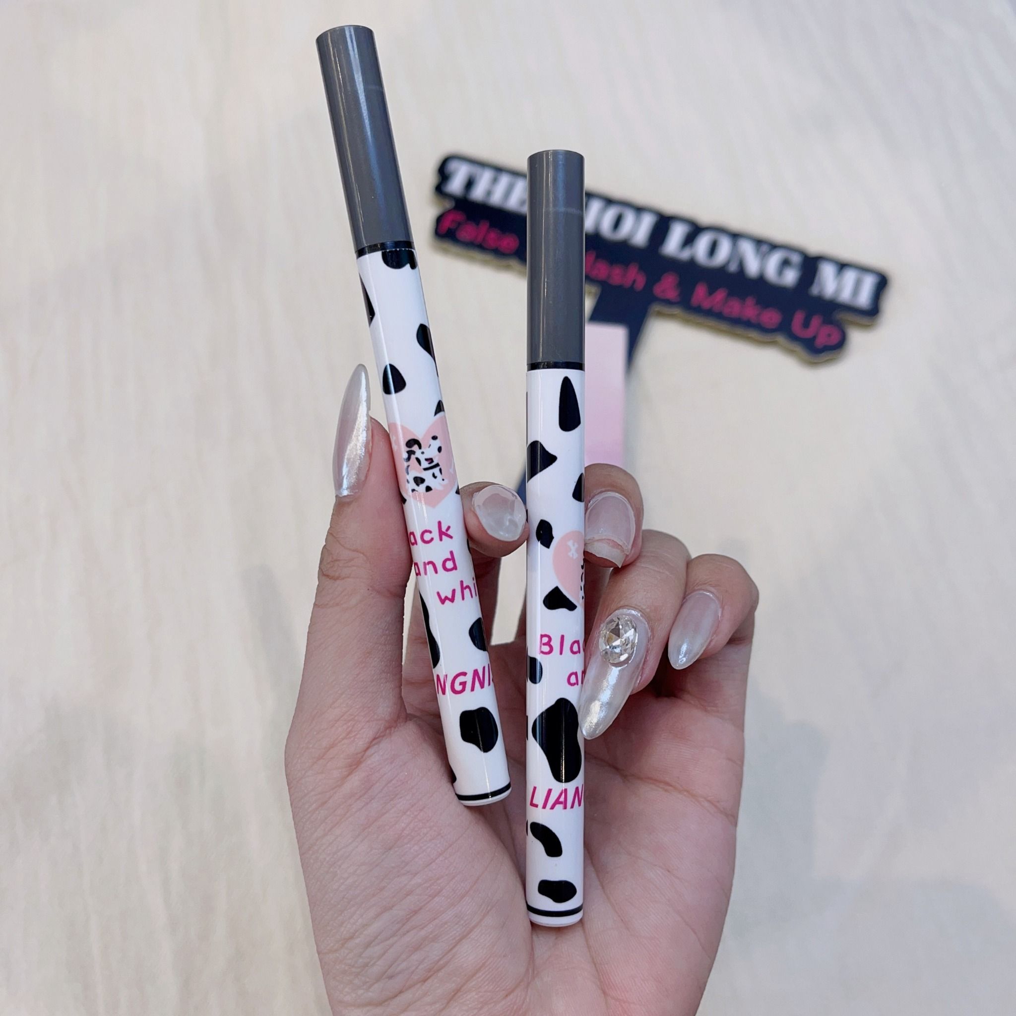 Dalmatian bút lông vẽ mắt đầu siêu nhỏ với họa tiết chú chó đốm xinh xắn thương hiệu Liangnishi