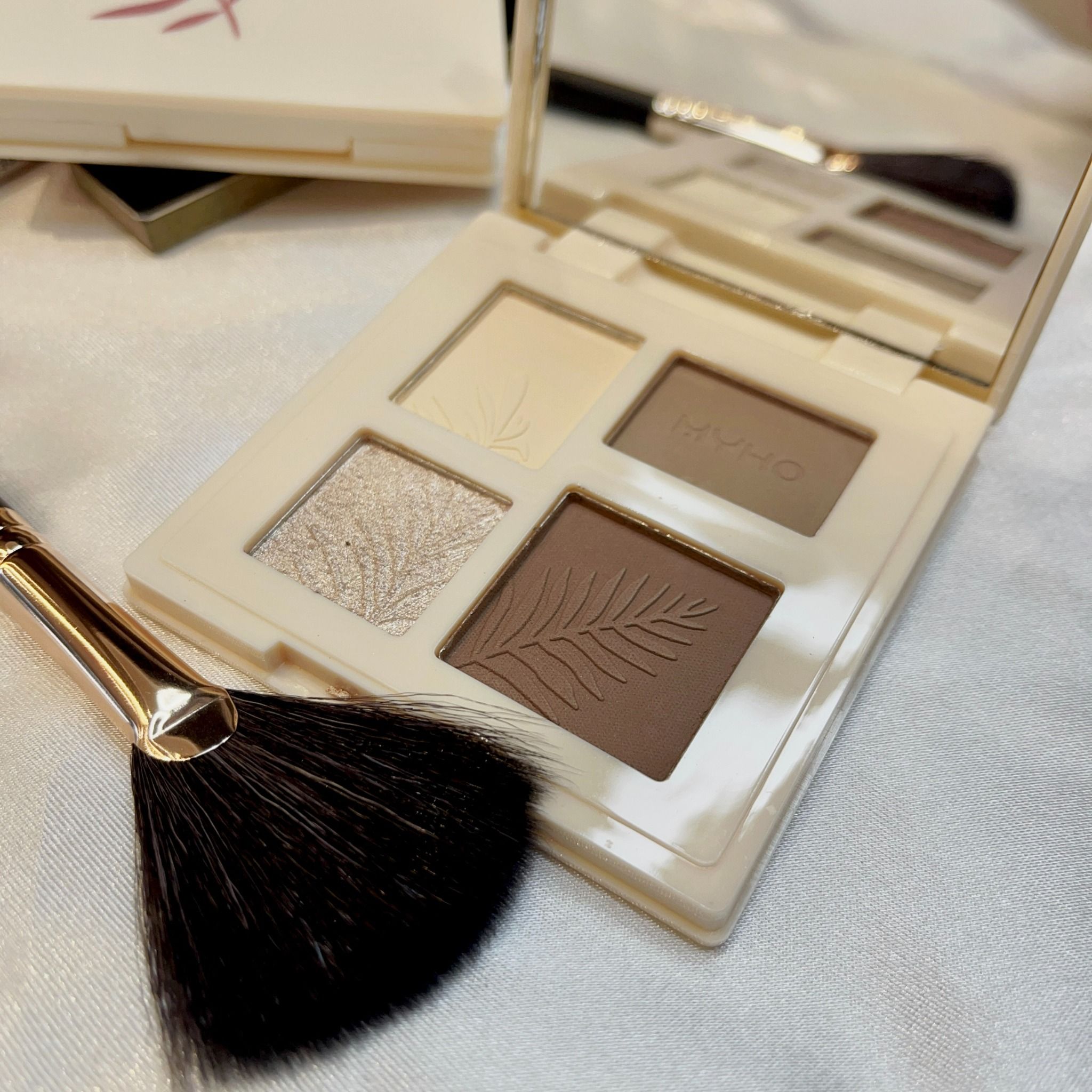 Highlight & Contour hộp phấn nén tạo khối bắt sáng thương hiệu Myho