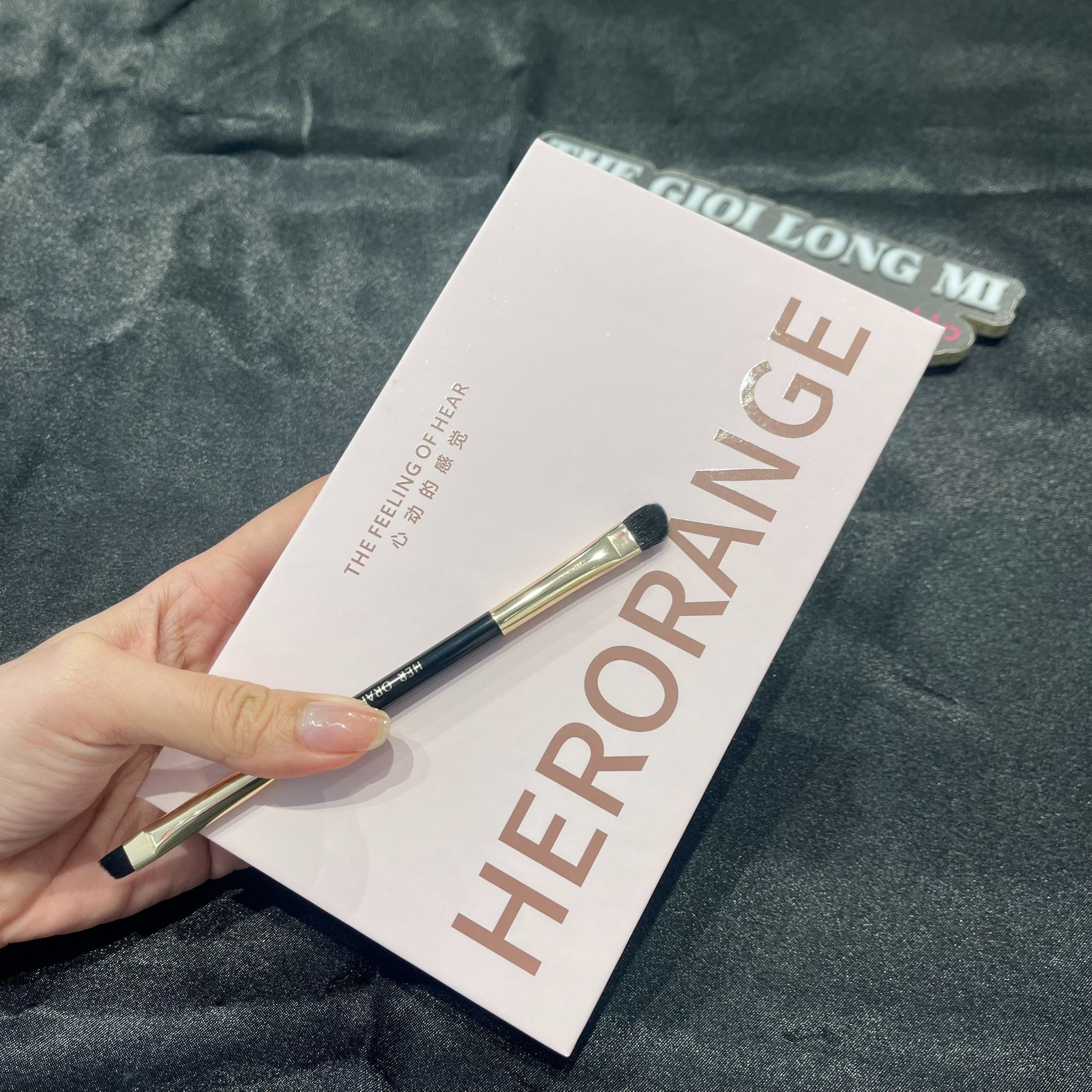 The Feeling of Hear bảng phấn mắt 6 màu mix vô cùng độc đáo thương hiệu Herorange