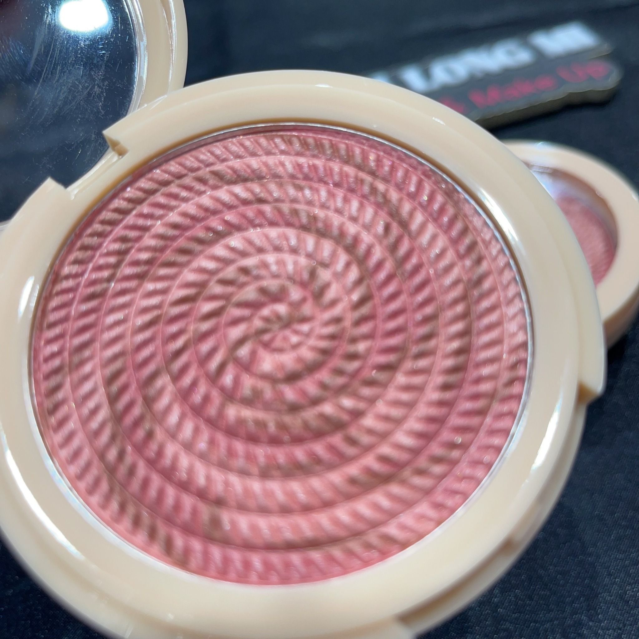 Snowy Blush hộp má hồng tròn ánh nhũ siêu lấp lánh thương hiệu Odbo cosmetics (chính hãng Thái Lan)