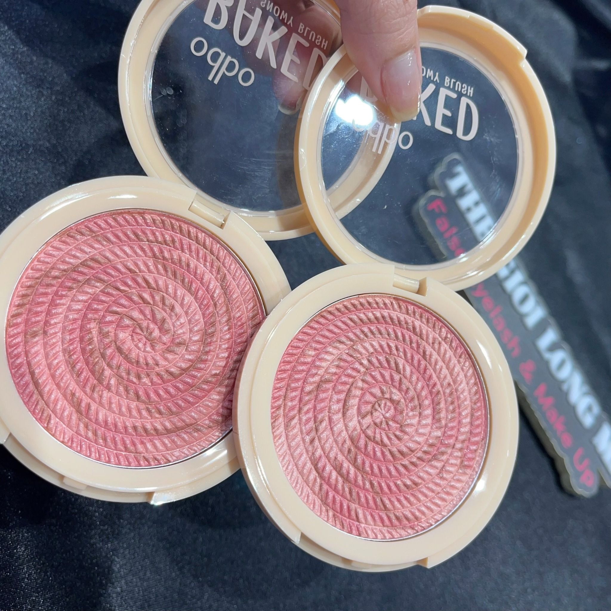 Snowy Blush hộp má hồng tròn ánh nhũ siêu lấp lánh thương hiệu Odbo cosmetics (chính hãng Thái Lan)