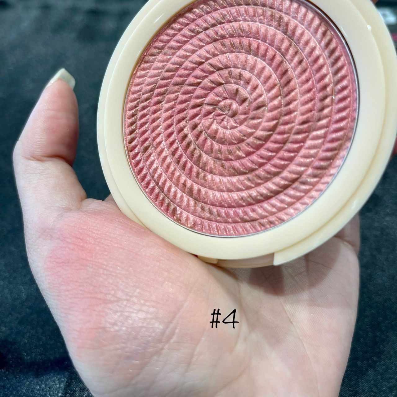 Snowy Blush hộp má hồng tròn ánh nhũ siêu lấp lánh thương hiệu Odbo cosmetics (chính hãng Thái Lan)