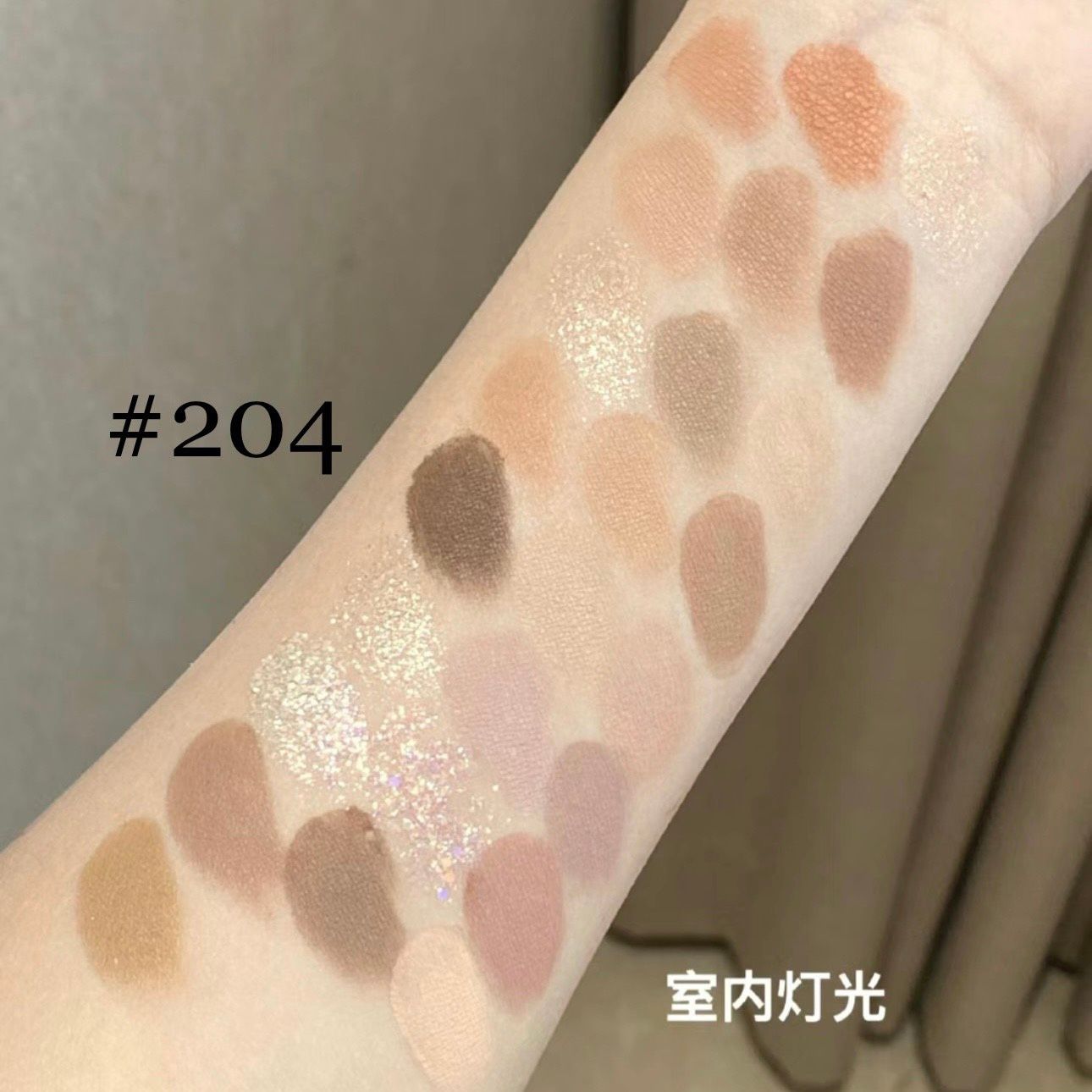 Year-end festive season 2023 bộ sưu tập phấn mắt 25 ô của thương hiệu Gogotales