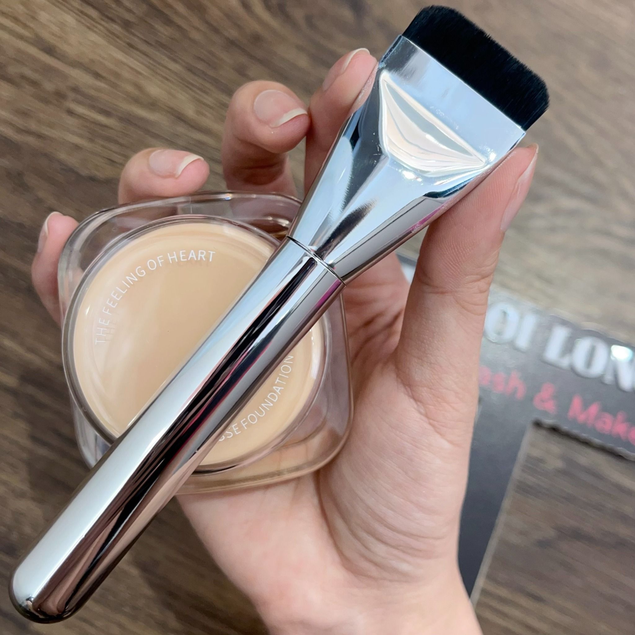 Cọ tán kem nền đầu dẹp, thân mạ chrome sáng bóng (dài 14cm)