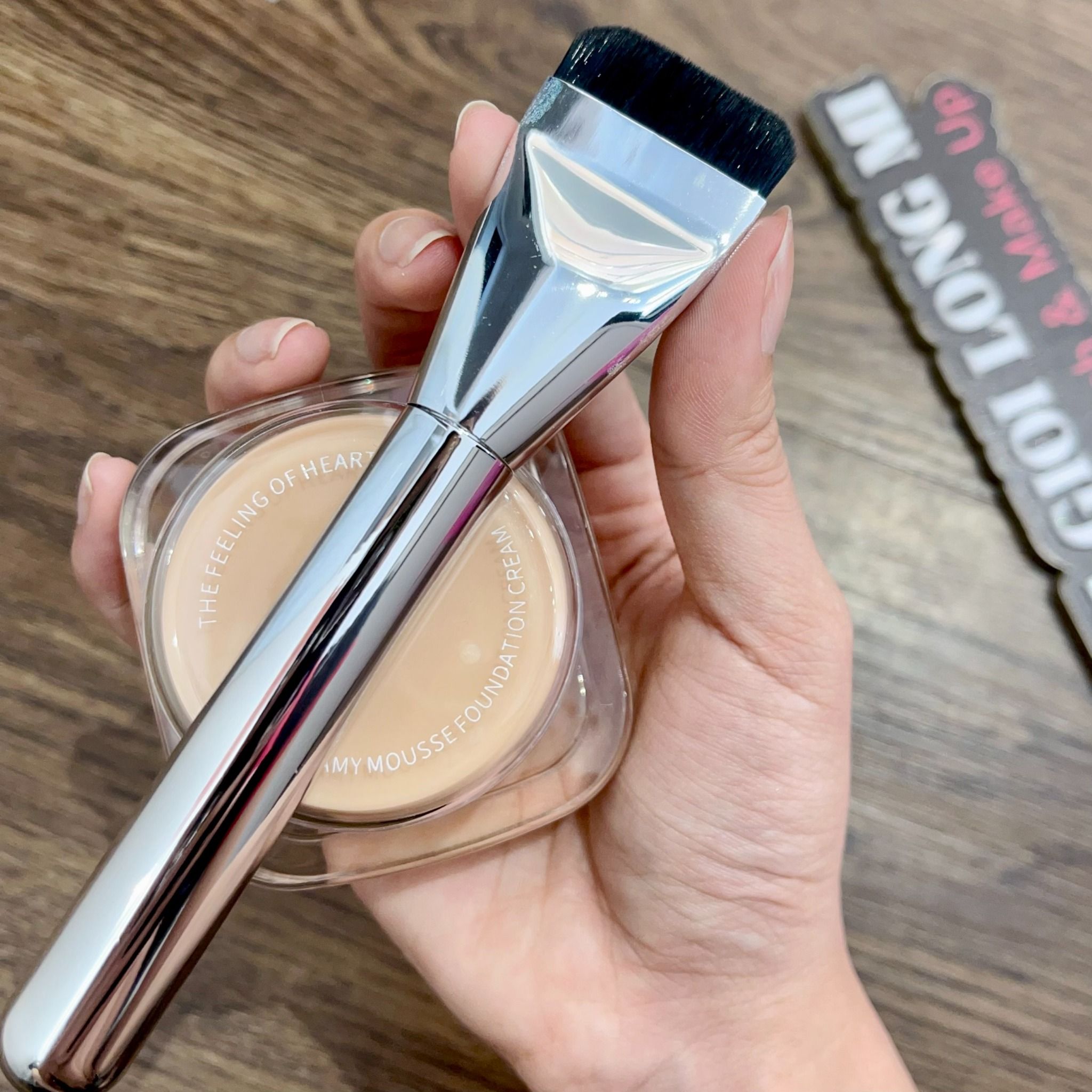 Cọ tán kem nền đầu dẹp, thân mạ chrome sáng bóng (dài 14cm)