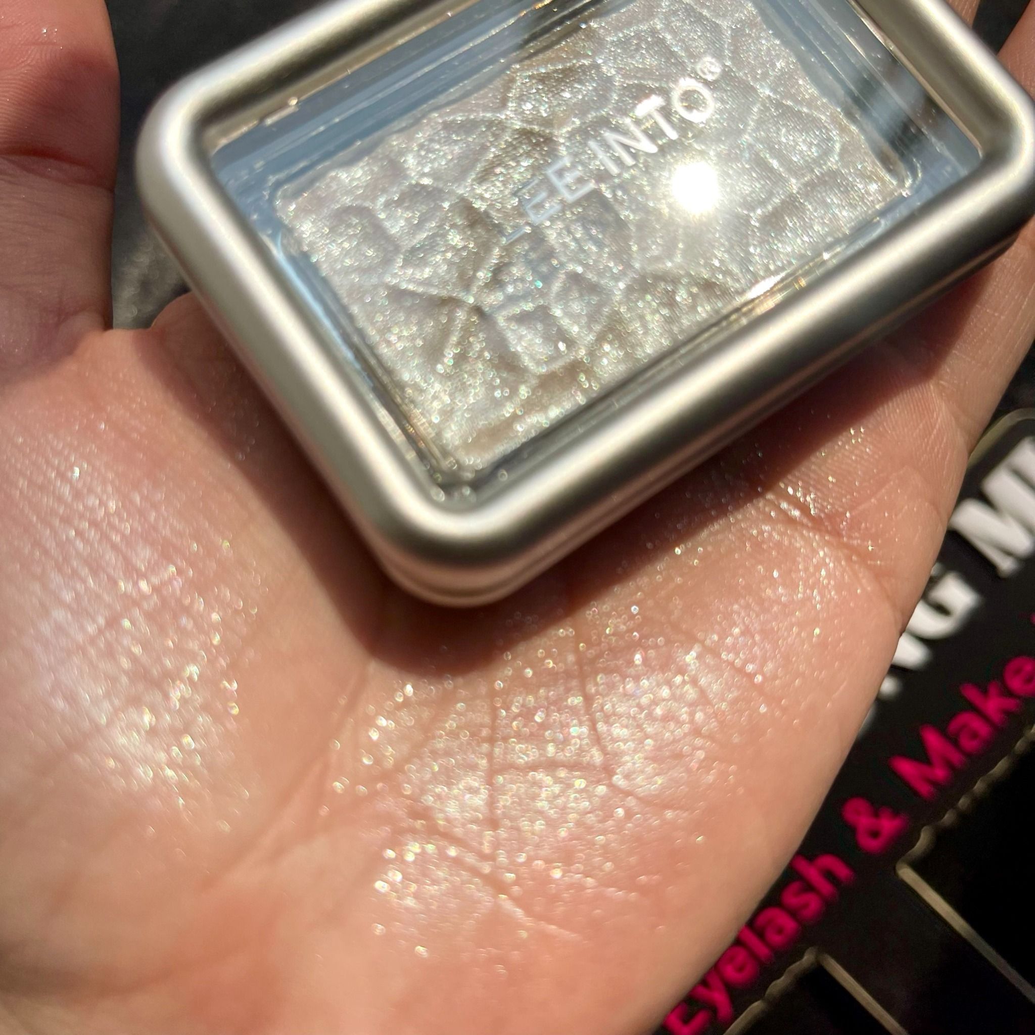 Phấn highlight bắt sáng siêu lấp lánh thương hiệu Lee Into