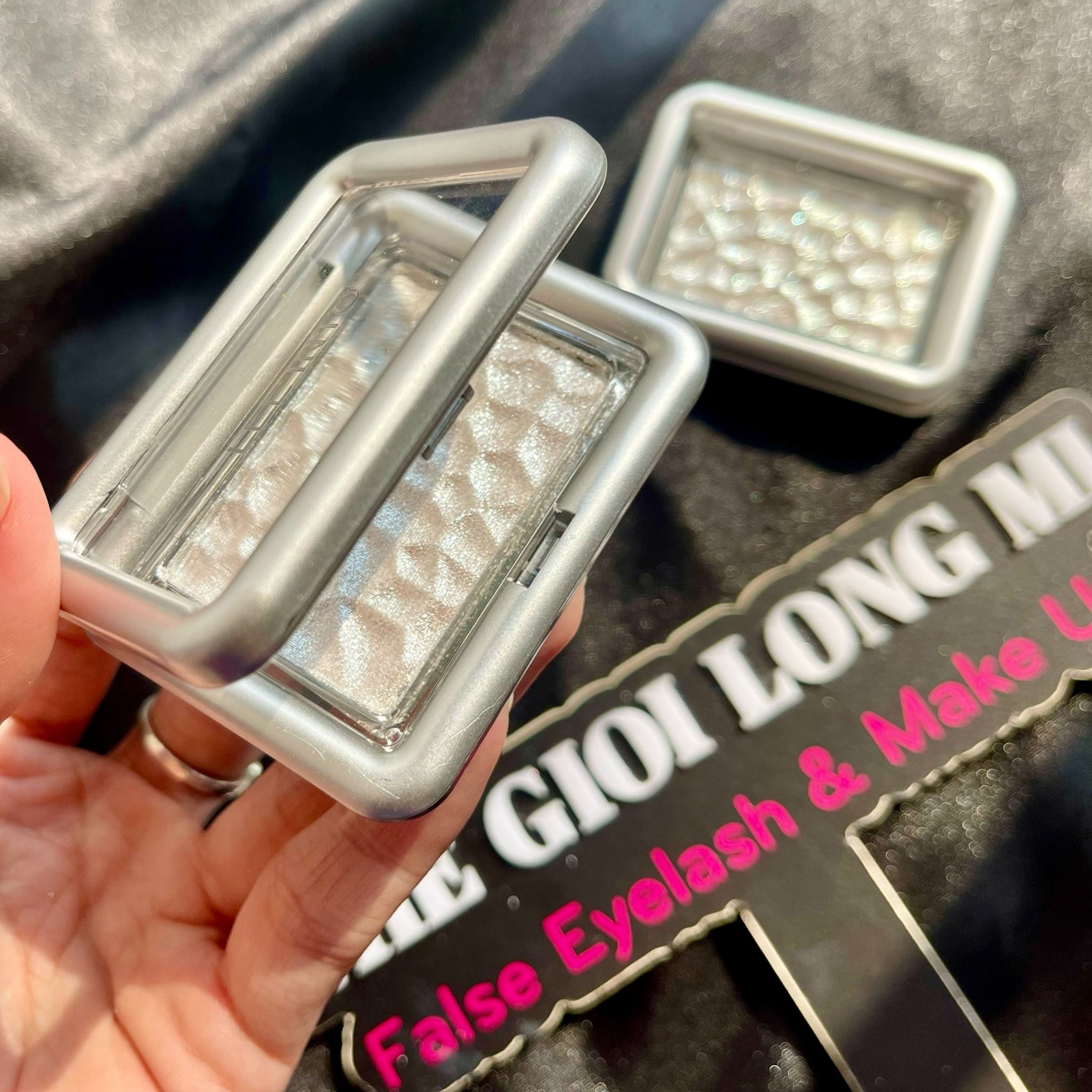 Phấn highlight bắt sáng siêu lấp lánh thương hiệu Lee Into