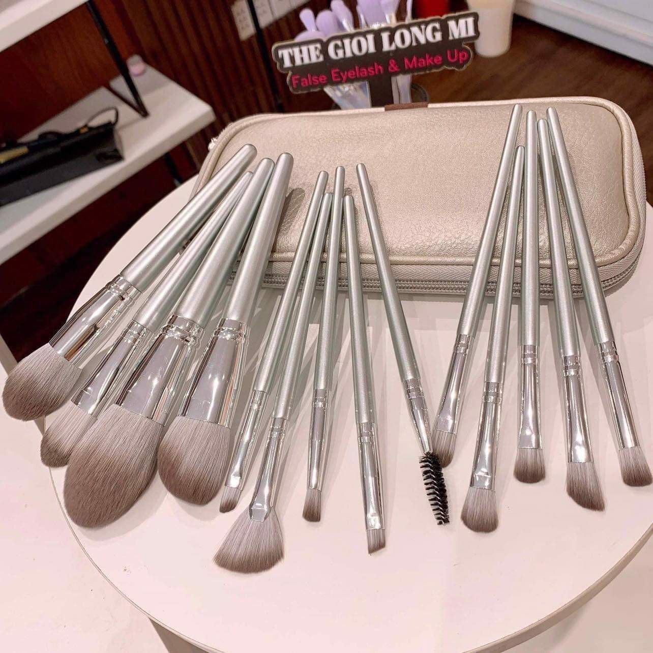 SS24 bộ cọ trang điểm cá nhân 14 cây thân màu bạc lấp lánh đi kèm bao da tiện lợi