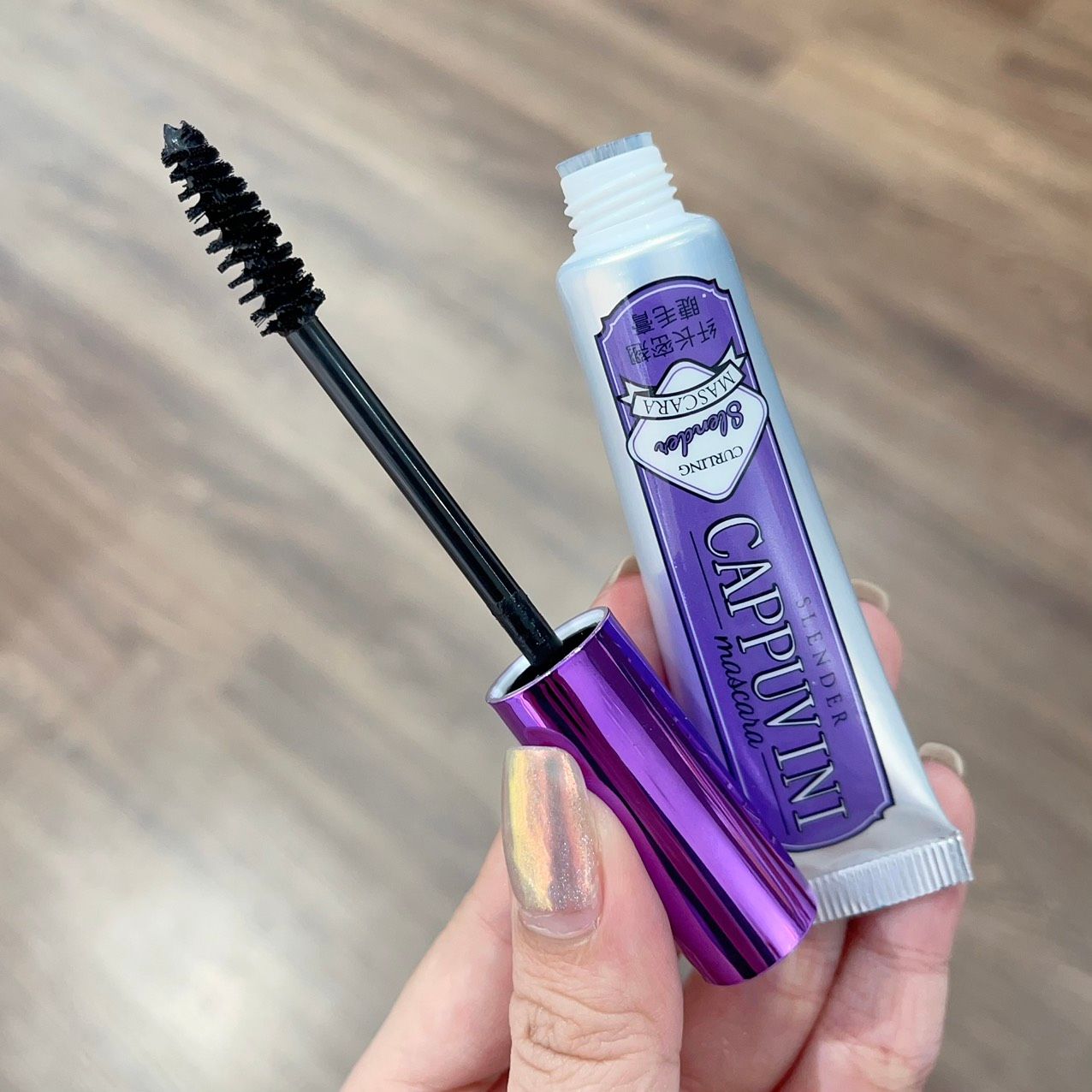 Slender set 2 cây mascara nâu và đen vô cùng tiện lợi cho các nàng đến từ thương hiệu Cappuvini