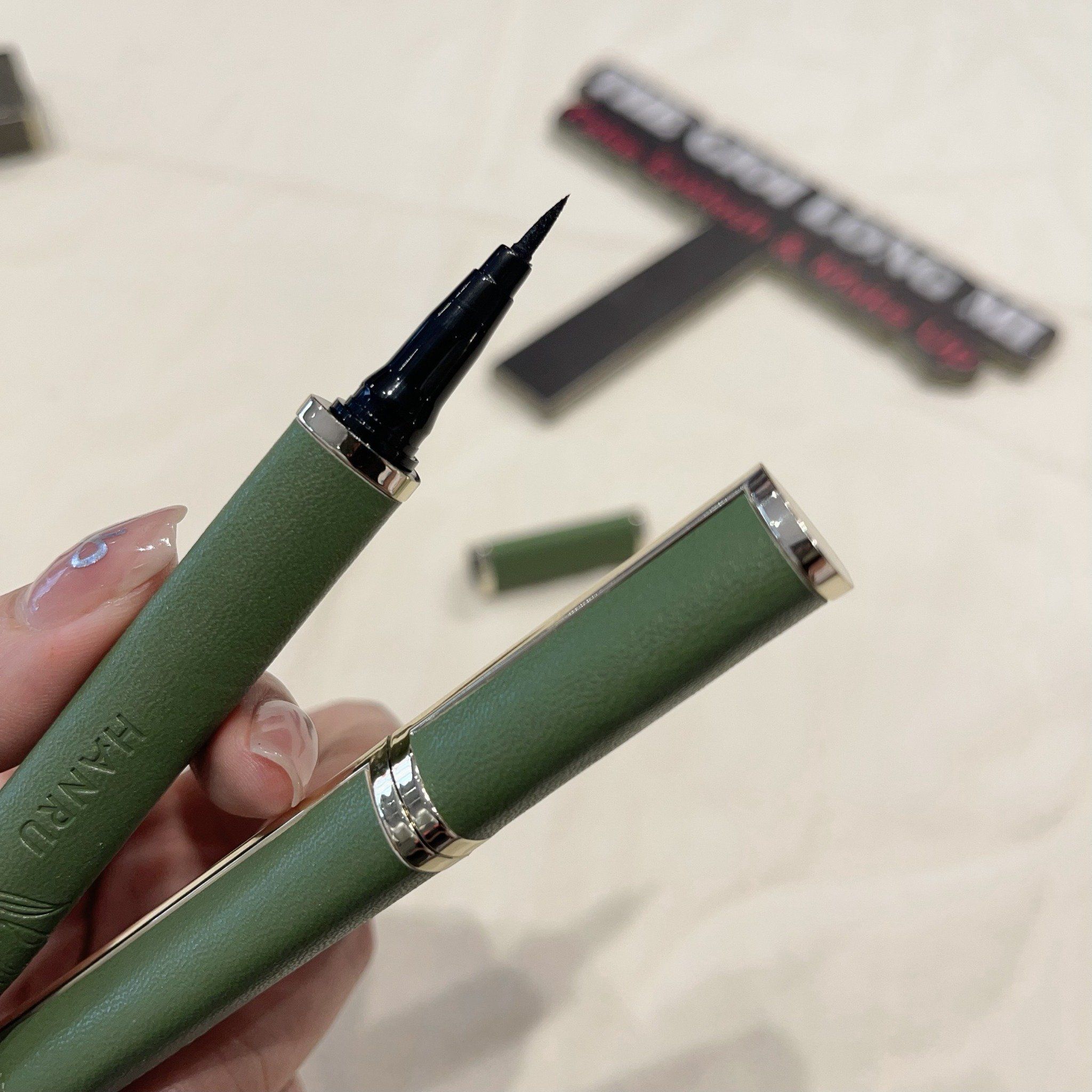 Tourmaline eye pencil vẽ mắt nước đến từ thương hiệu Hanru