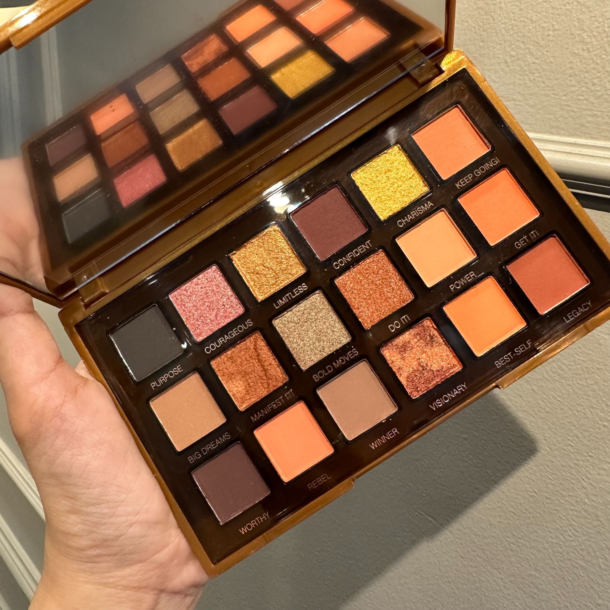 Empowerjed bảng phấn mắt 18 màu siêu sang thương hiệu Hudabeauty