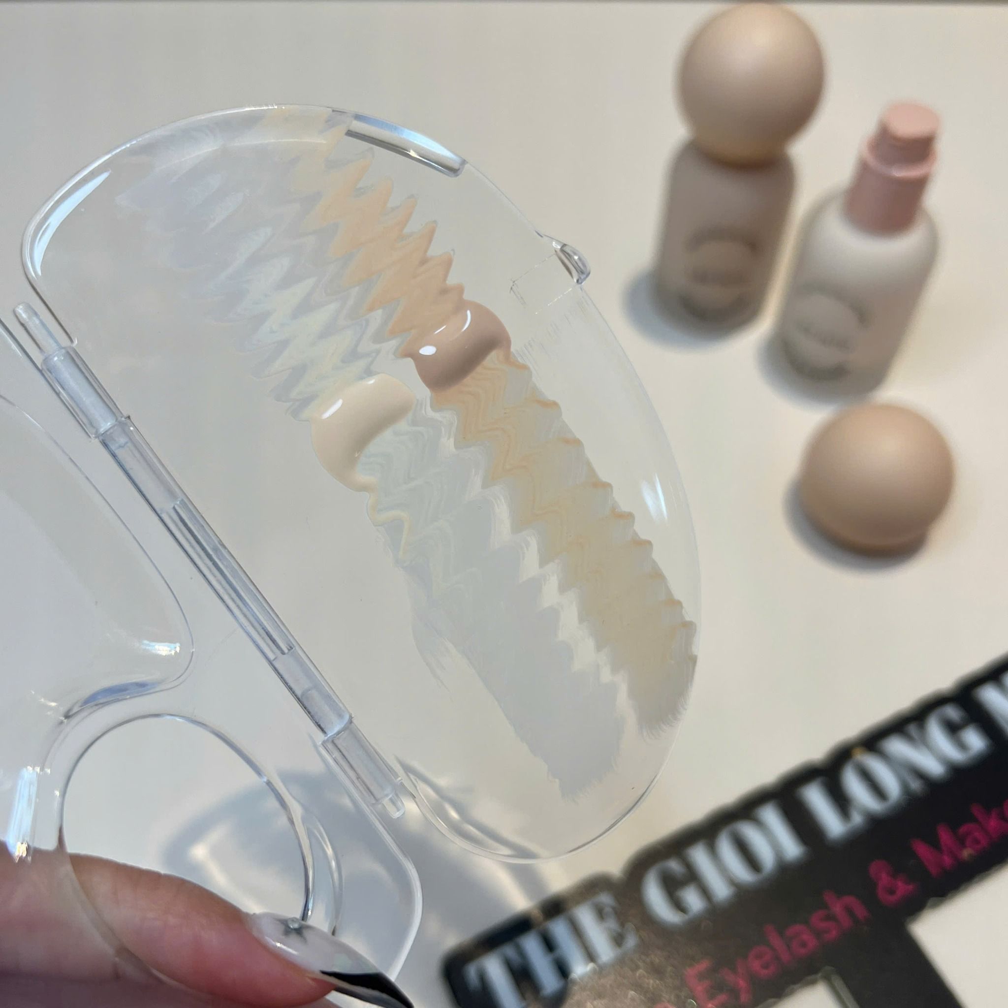Velvet Blur Lasting foundation kem nền dạng chai có nắp xịt thương hiệu Lee Into