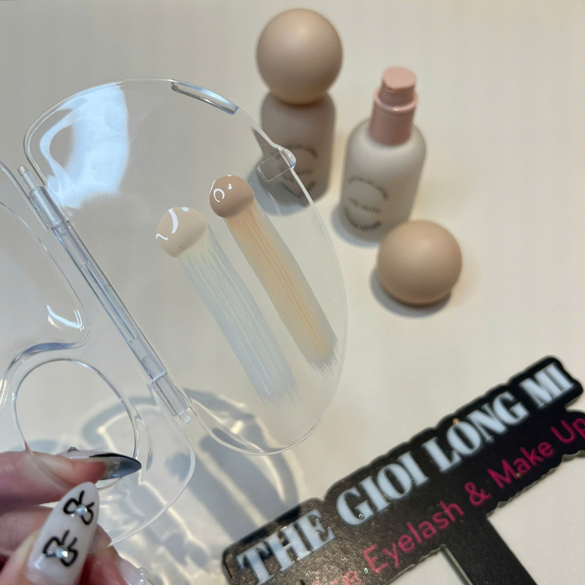 Velvet Blur Lasting foundation kem nền dạng chai có nắp xịt thương hiệu Lee Into