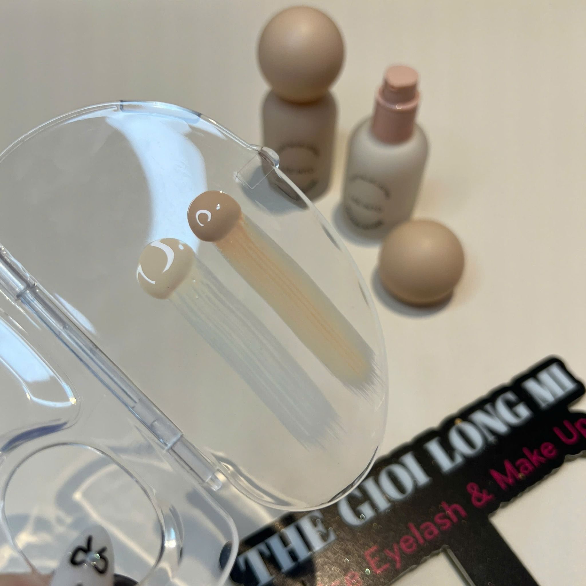 Velvet Blur Lasting foundation kem nền dạng chai có nắp xịt thương hiệu Lee Into