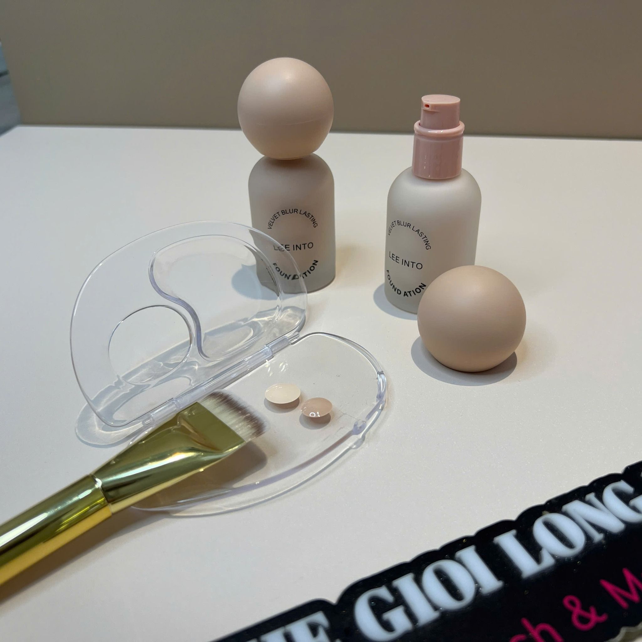 Velvet Blur Lasting foundation kem nền dạng chai có nắp xịt thương hiệu Lee Into