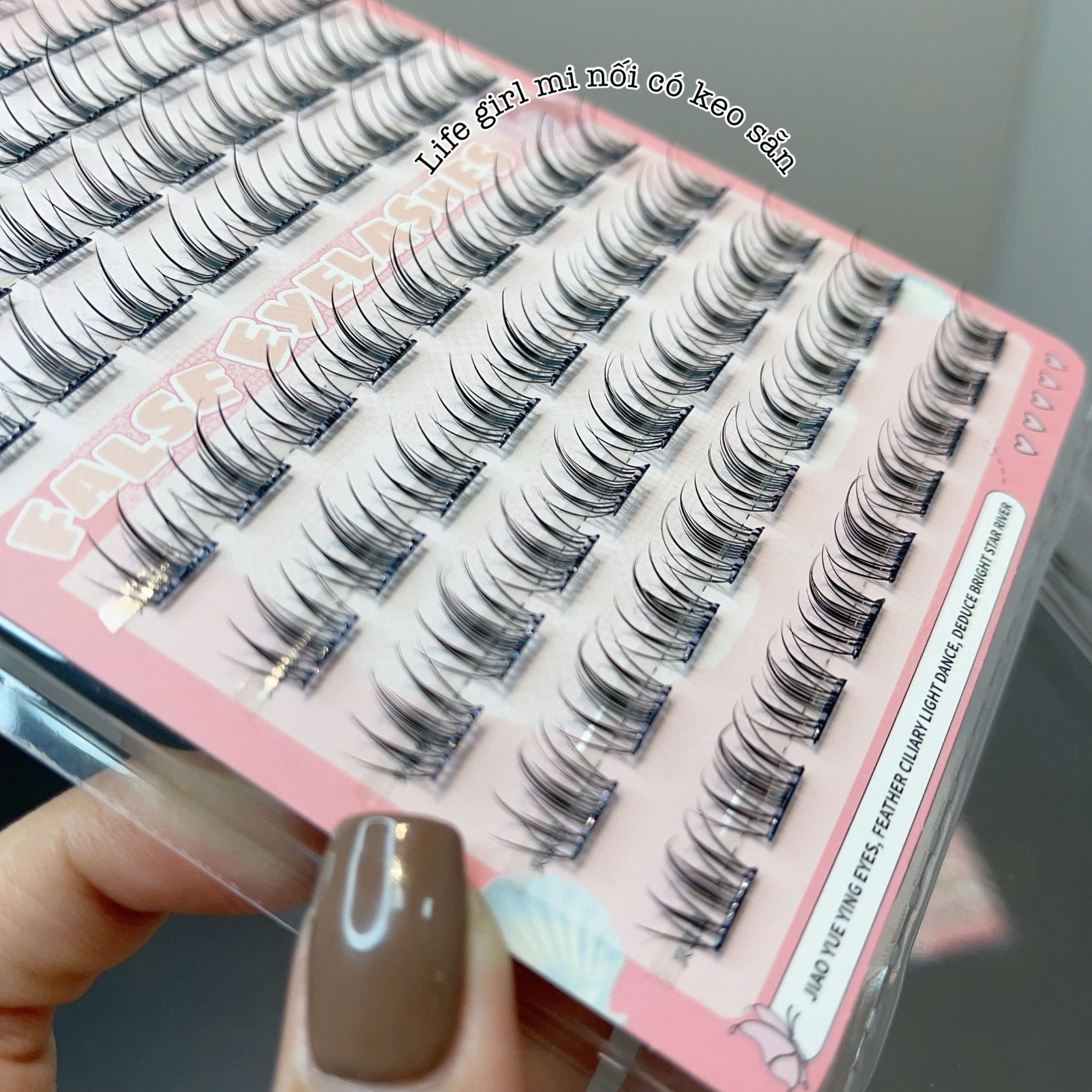 Camellia glue-free false eyelashes thương hiệu Life Girls