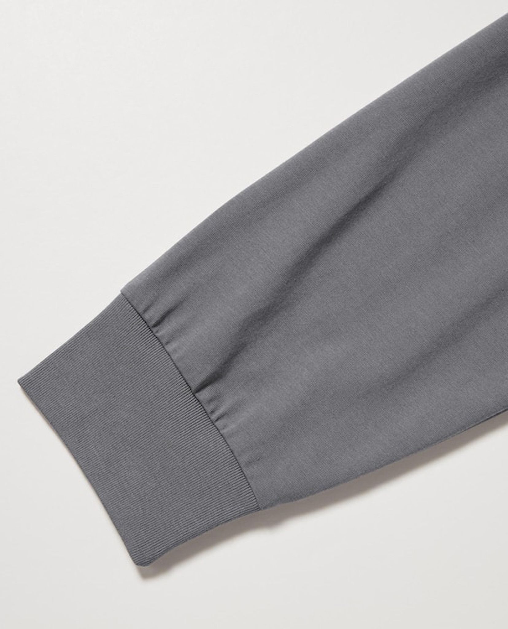 02.20.23 - VTG AIRism COTTON UV PROTECTION LONGSLEEVE SHIRT - UNIQLO