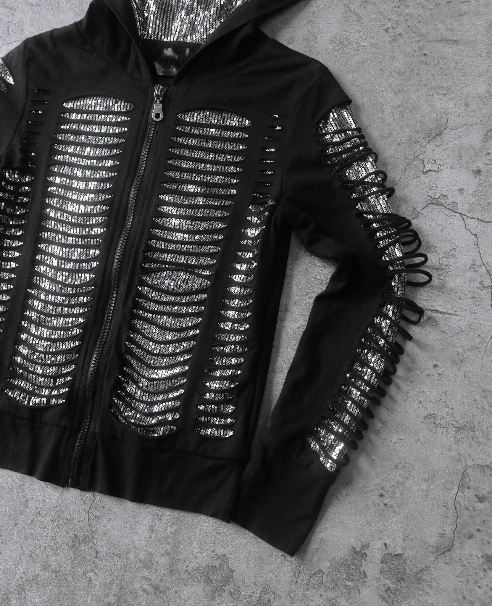 02.28.24 - VTG DOUBLE LAYER ZIP UP HOODIE - TUTUHA